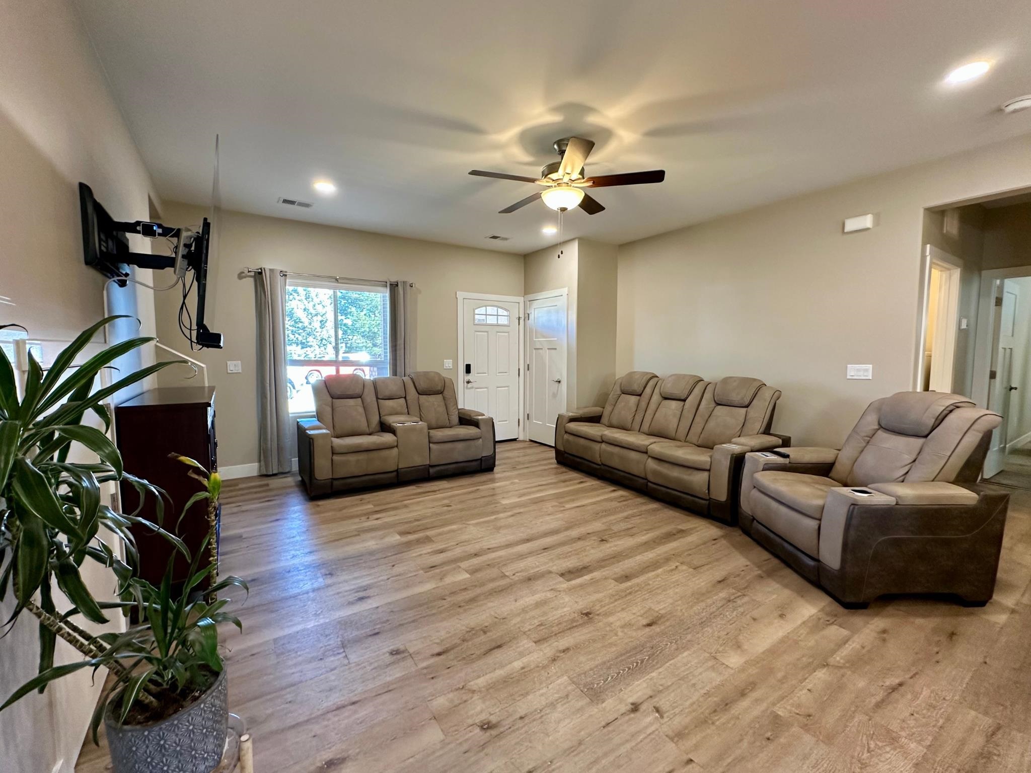 611 1/2 Wagon Way Property Photo 6