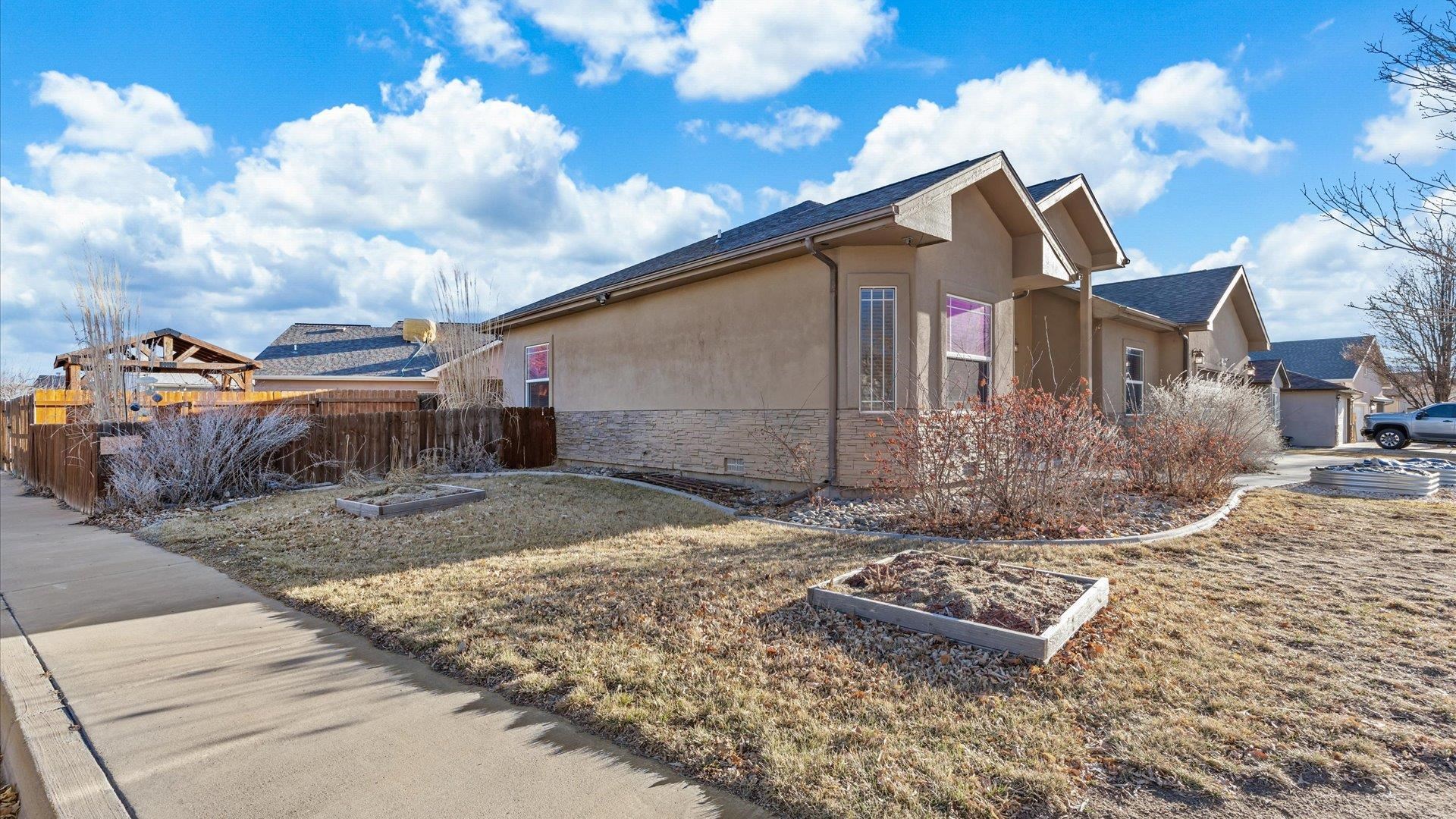 1252 Black Ridge Drive Property Photo 3