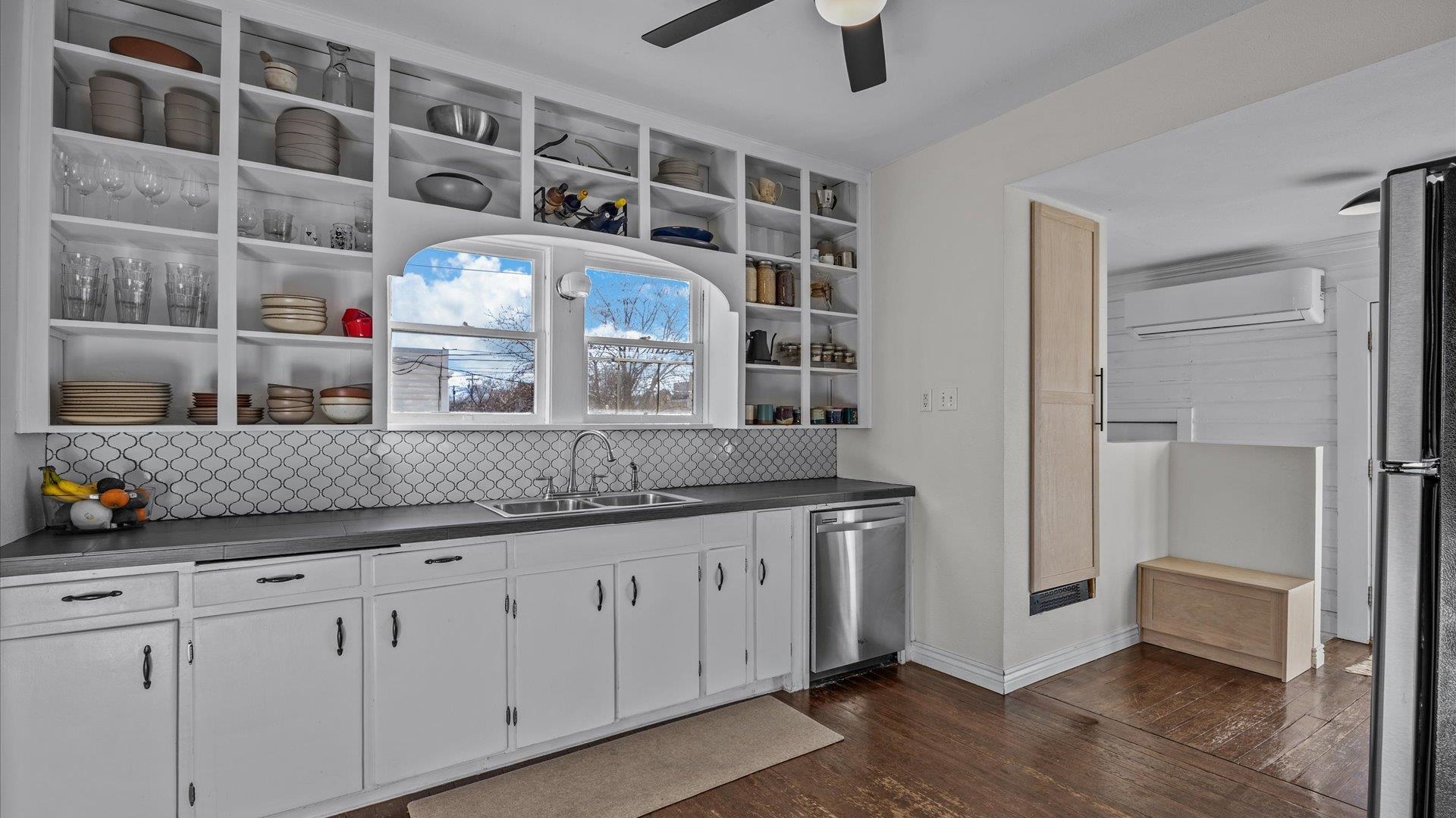 625 Belford Avenue Property Photo 7