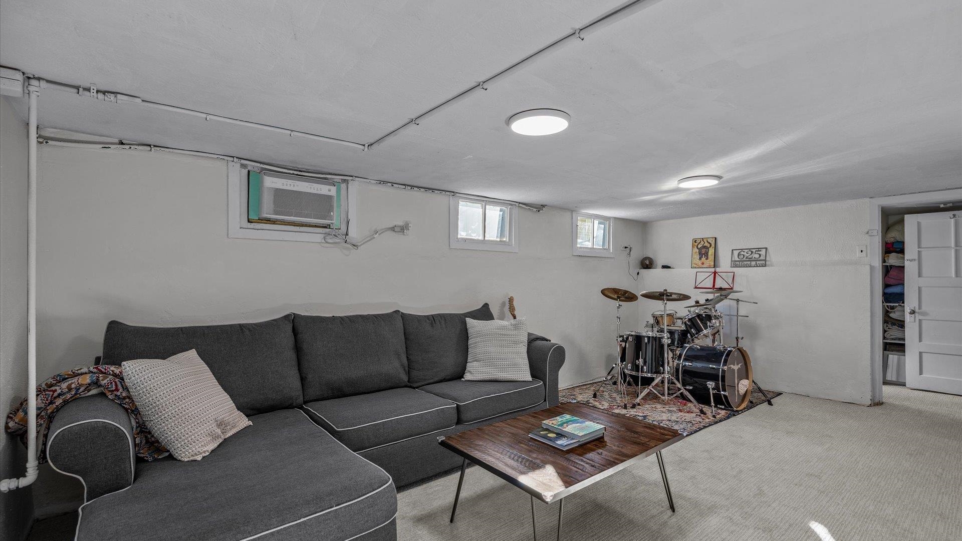 625 Belford Avenue Property Photo 19