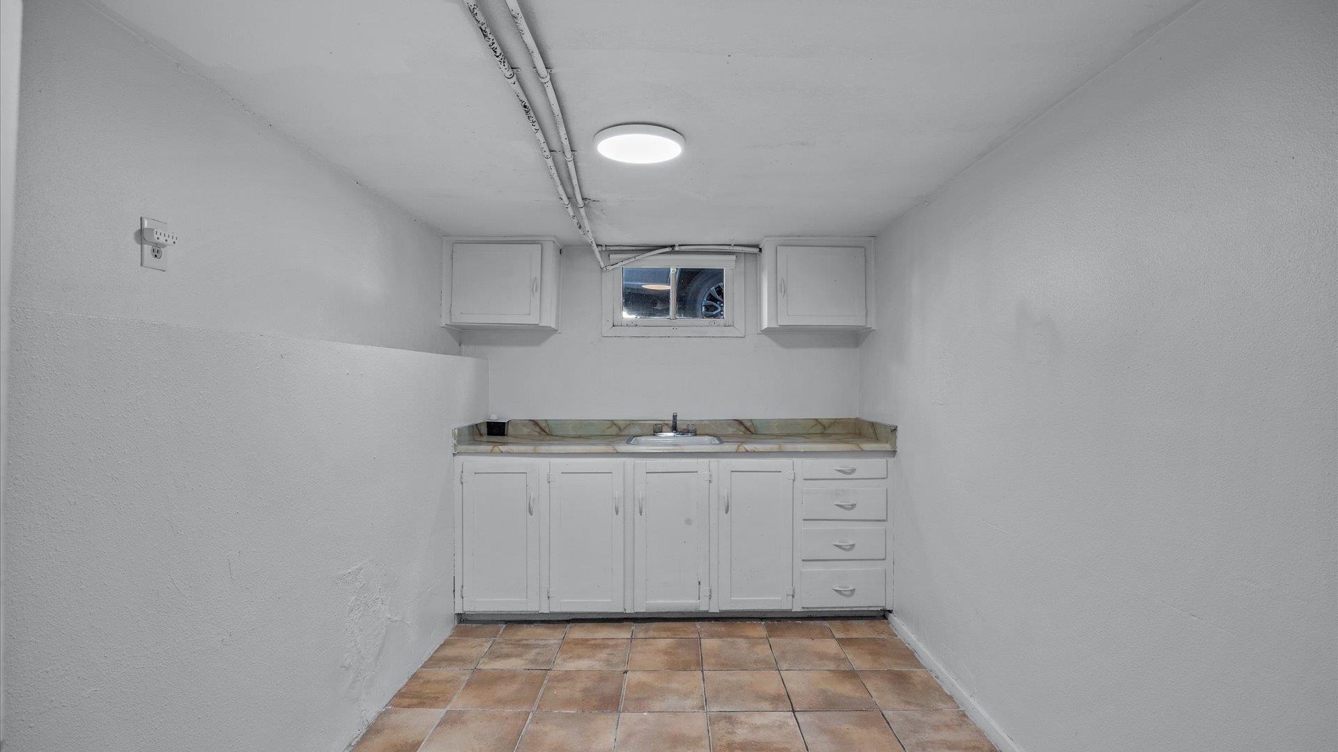 625 Belford Avenue Property Photo 27