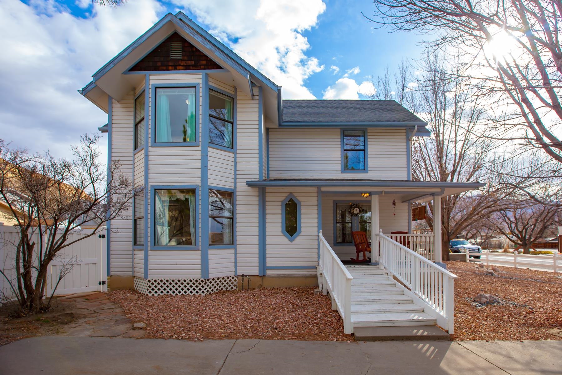 558 W 1st Street Property Photo