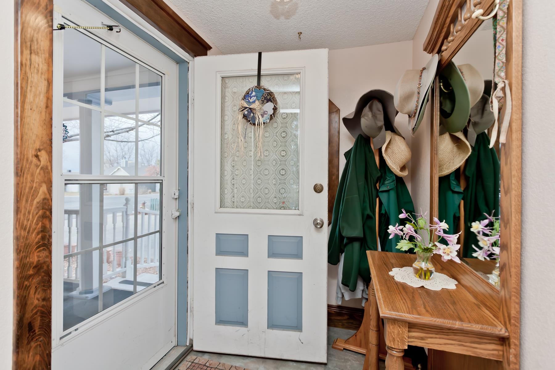 558 W 1st Street Property Photo 7