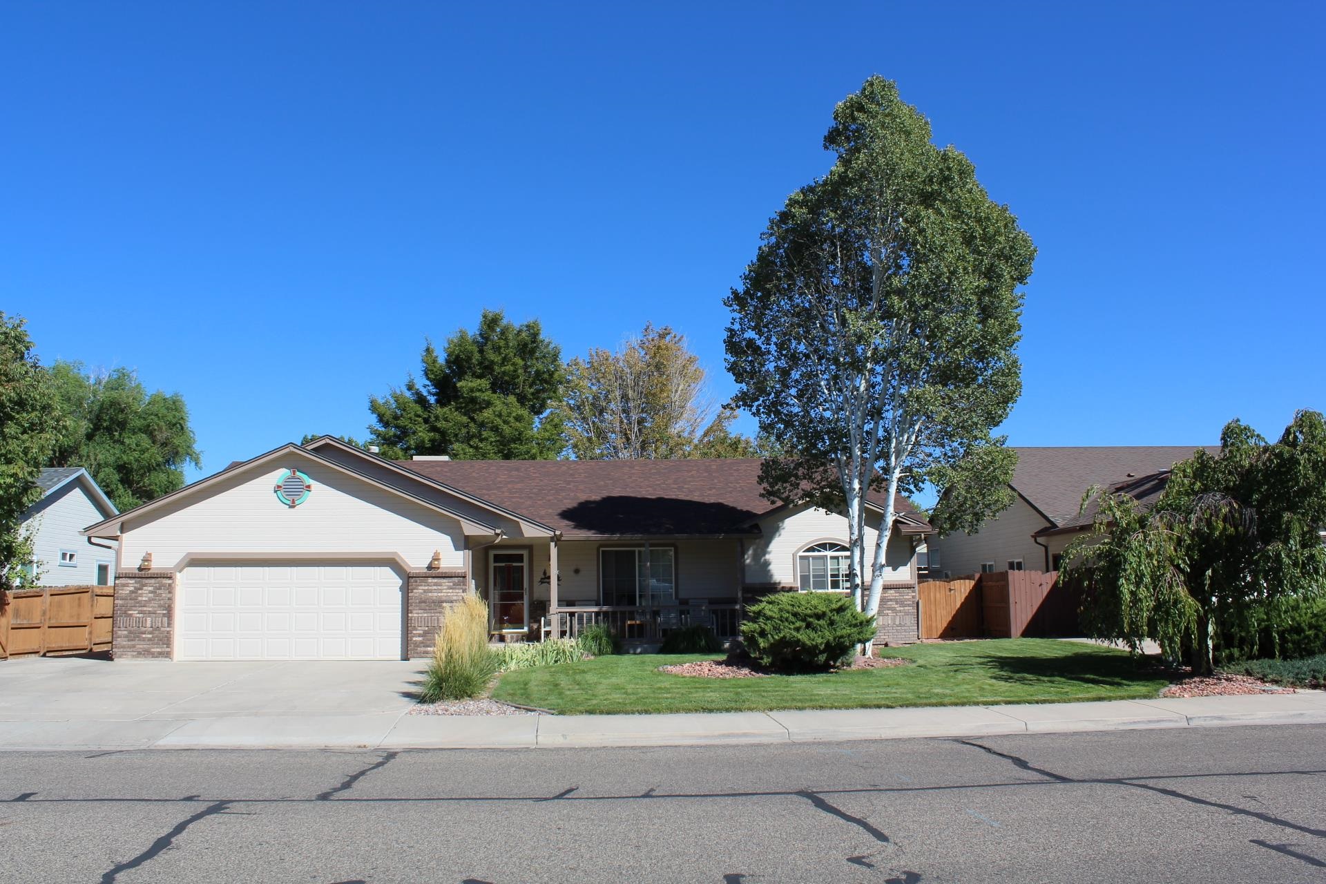414 Comstock Drive Property Photo 2
