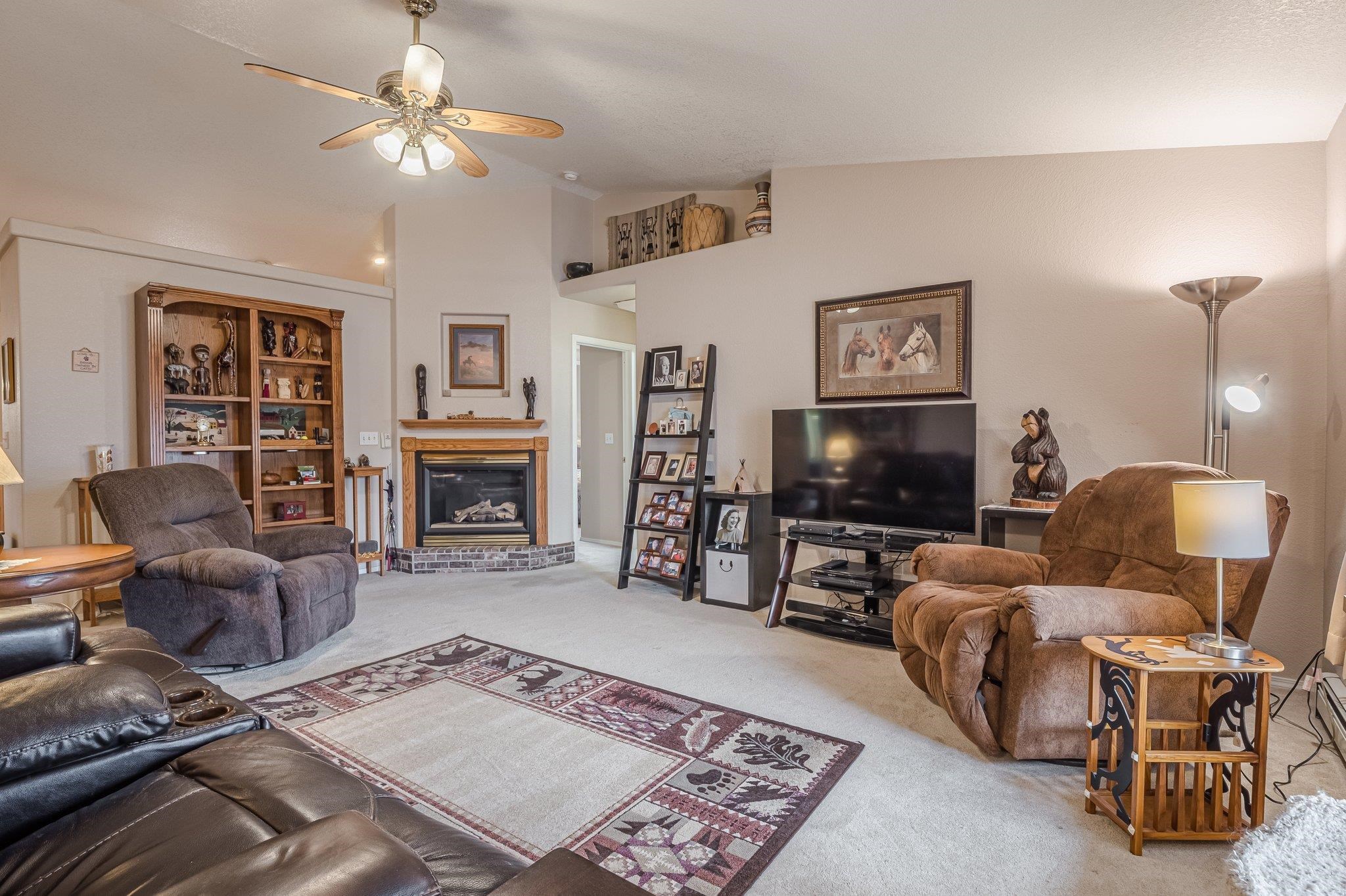 414 Comstock Drive Property Photo 8