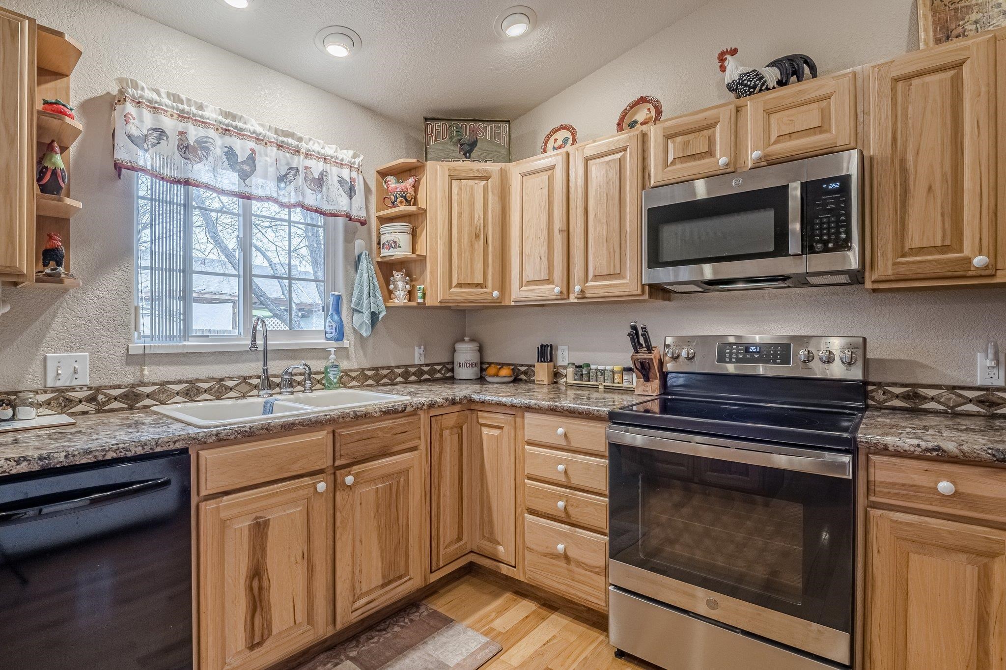 414 Comstock Drive Property Photo 12