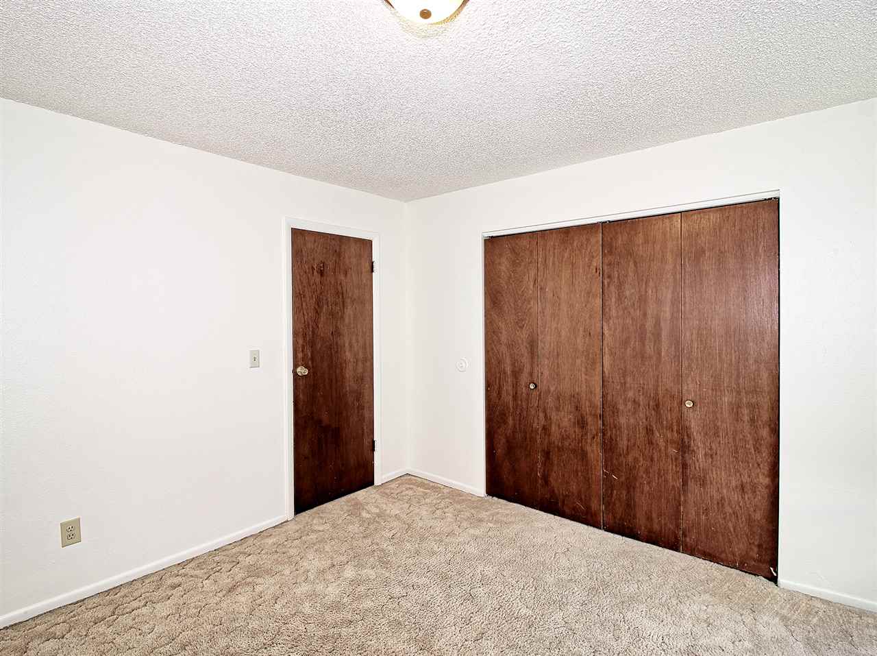 2260 N 13th Avenue Property Photo 18