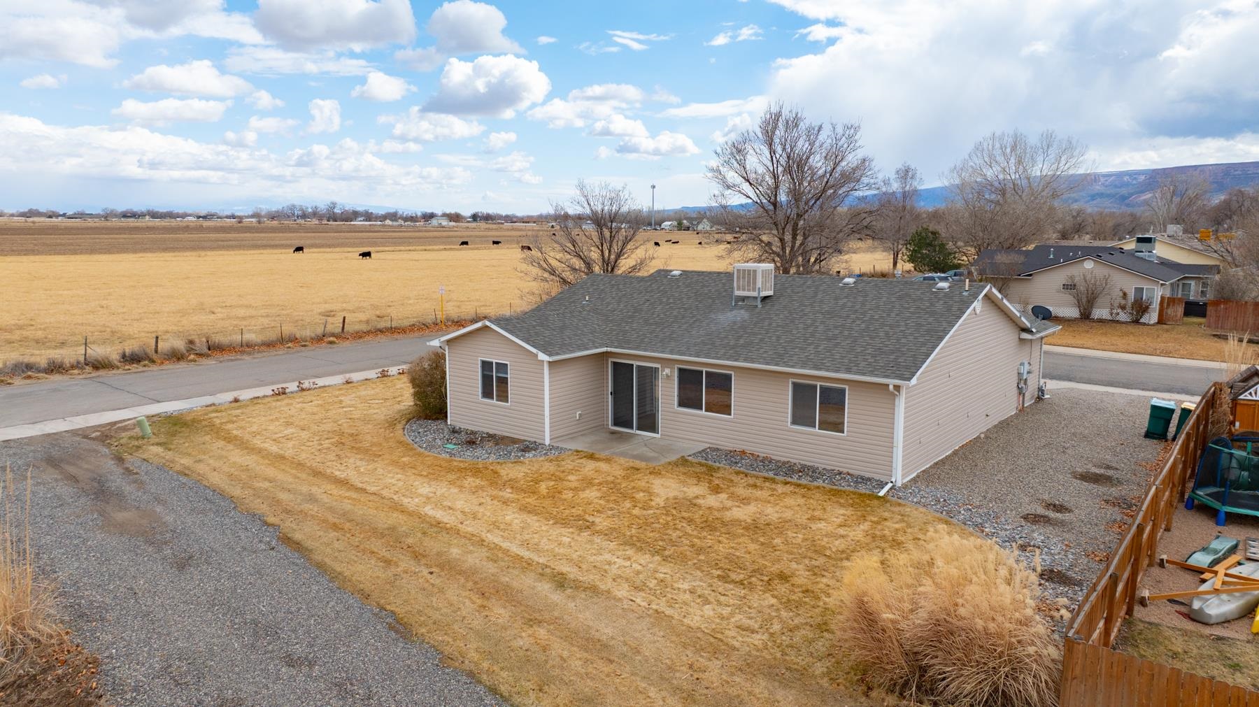 129 Drumlin Circle Property Photo 3