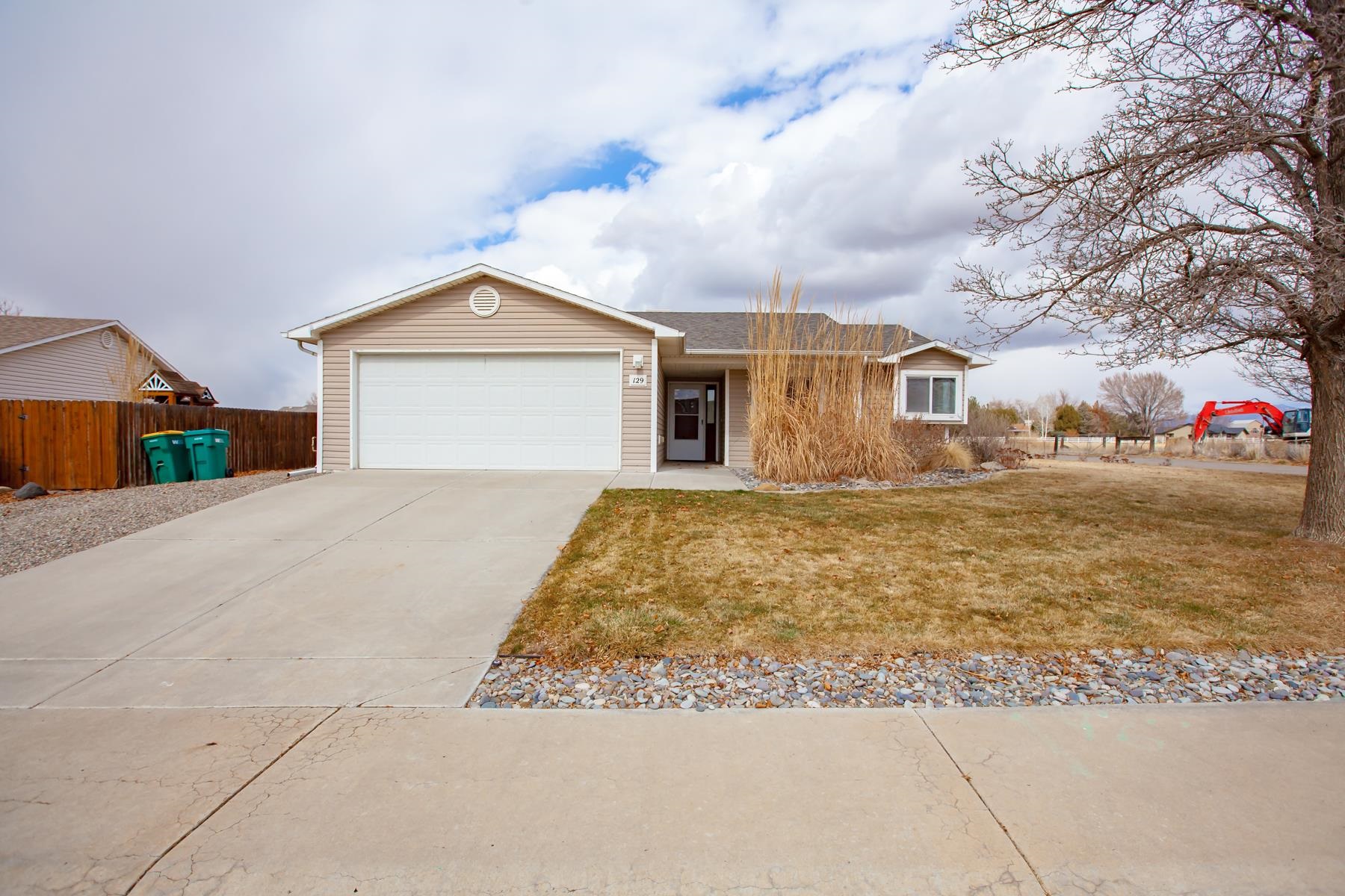 129 Drumlin Circle Property Photo 4