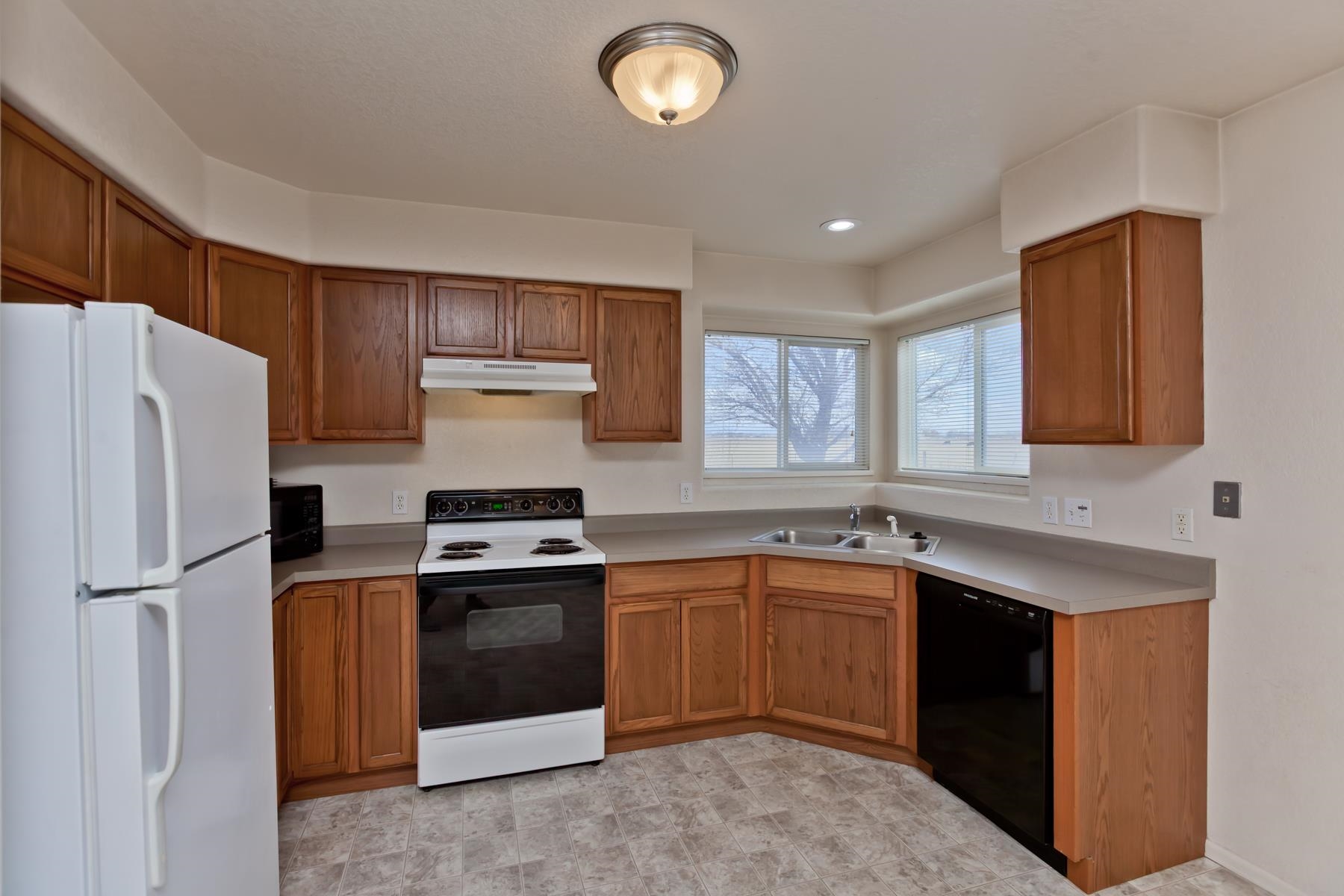 129 Drumlin Circle Property Photo 6