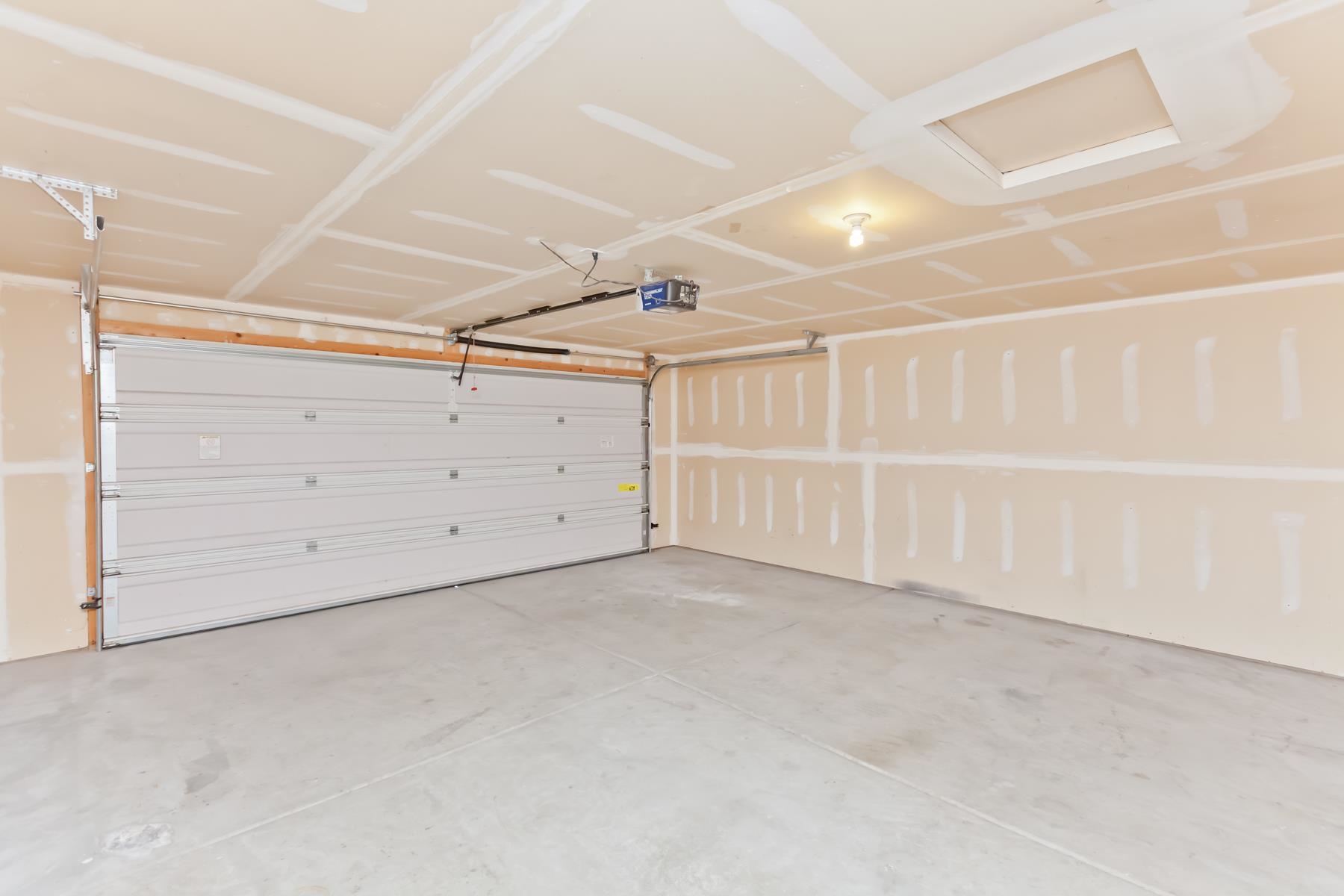 129 Drumlin Circle Property Photo 27