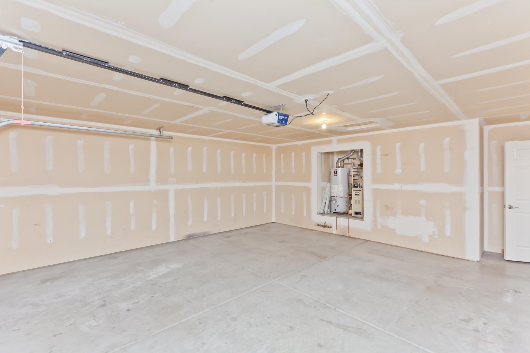 129 Drumlin Circle Property Photo 28