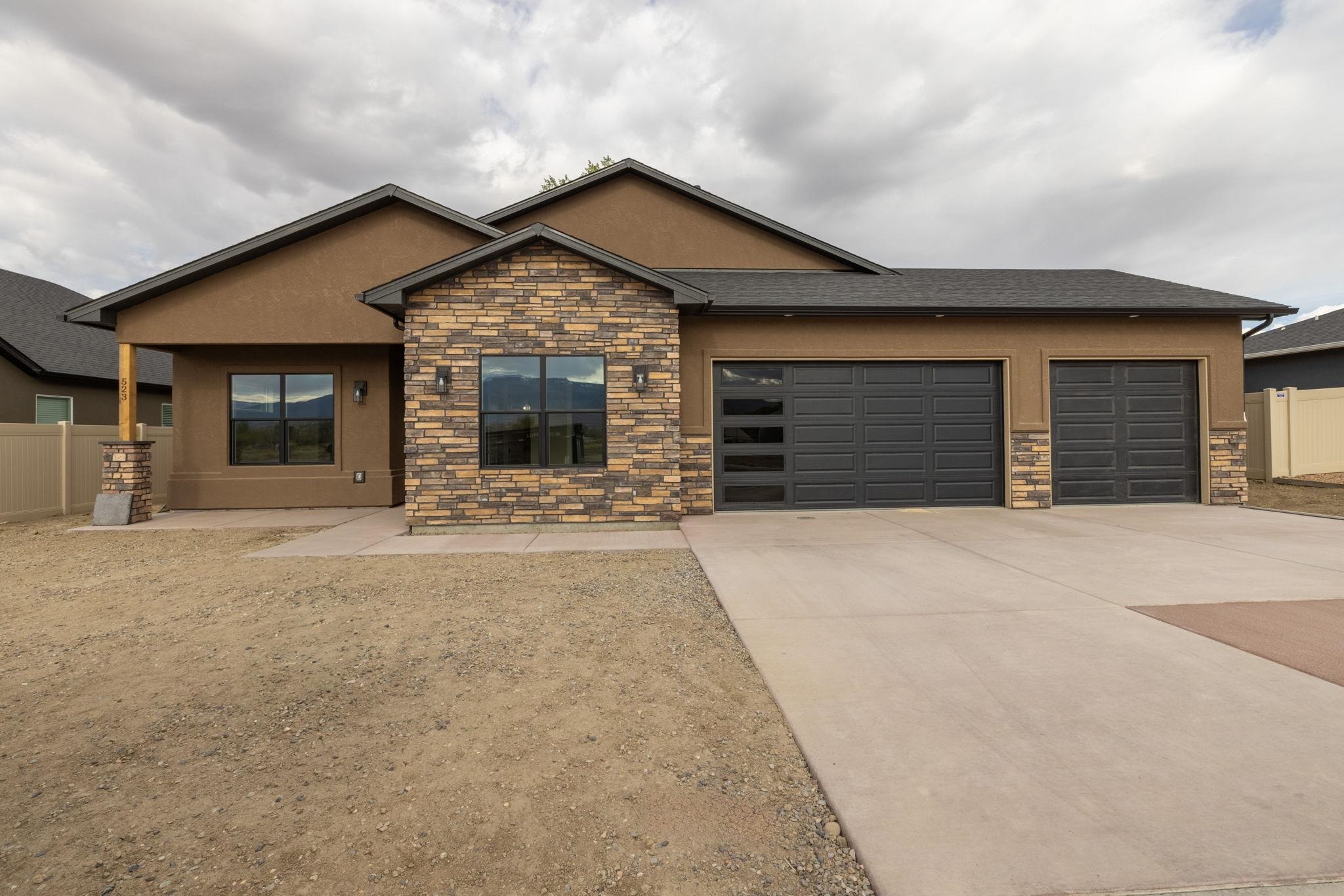 523 Desert Peach Street Property Photo