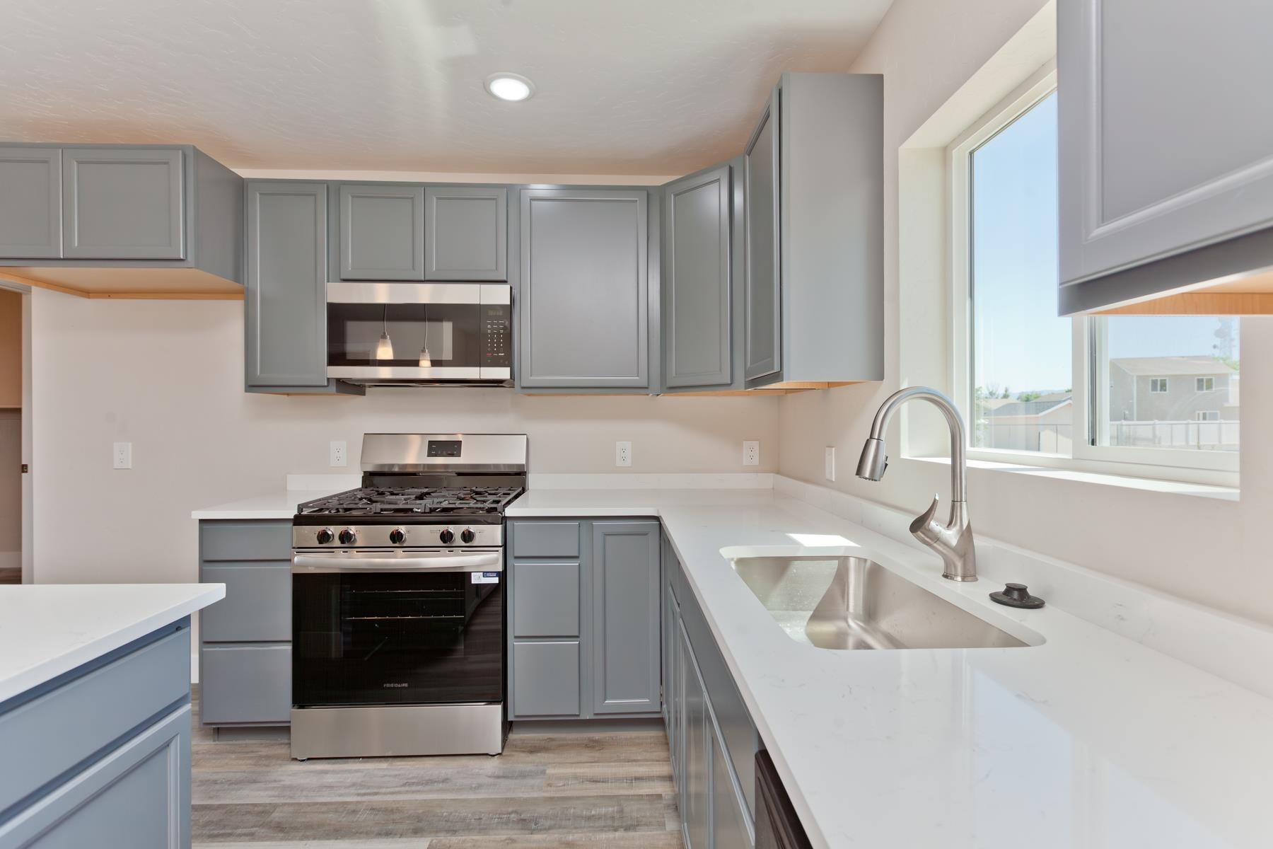 670 Nuvue Street Property Photo 6