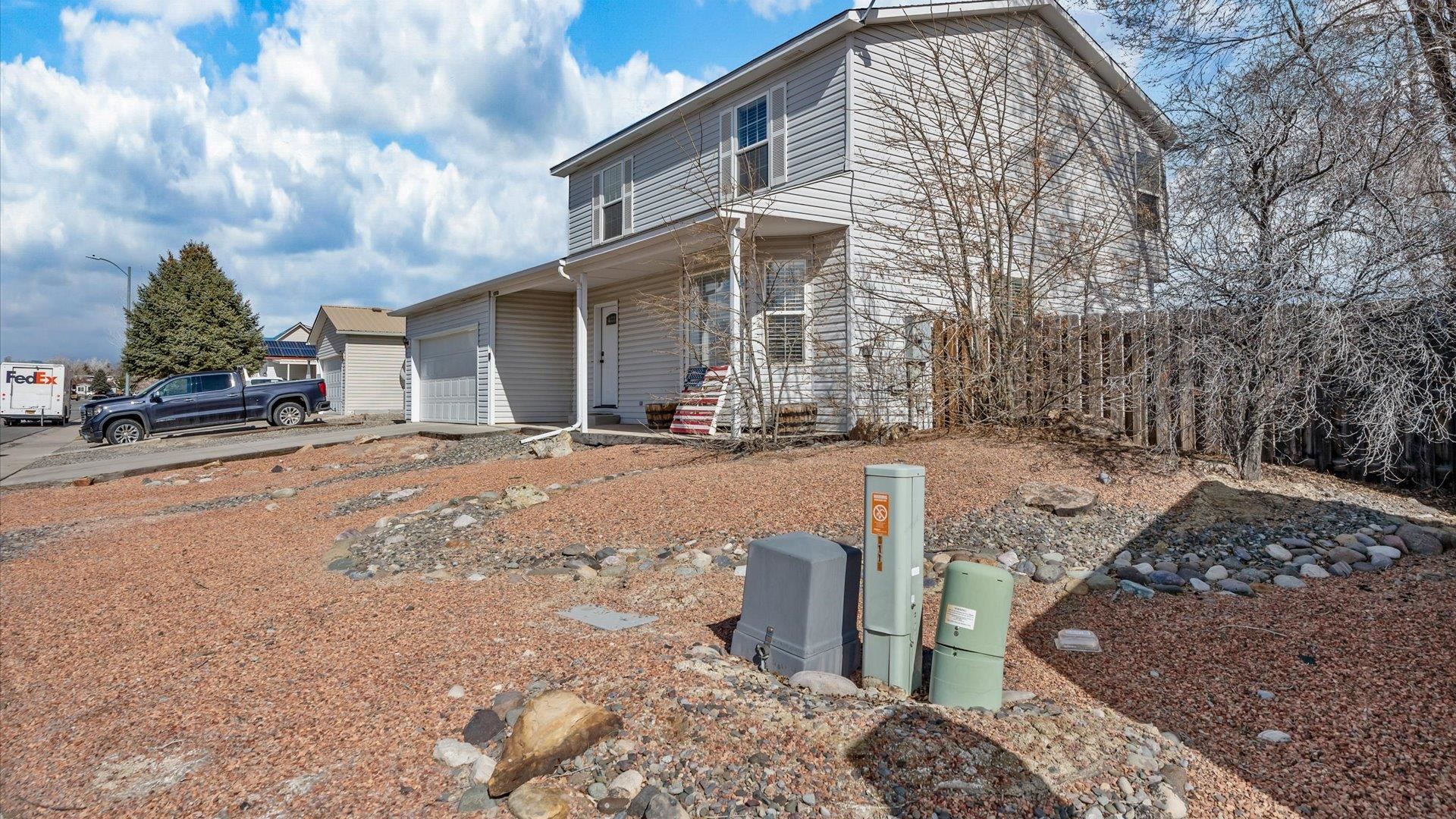 2112 Sara E Lane Property Photo 3