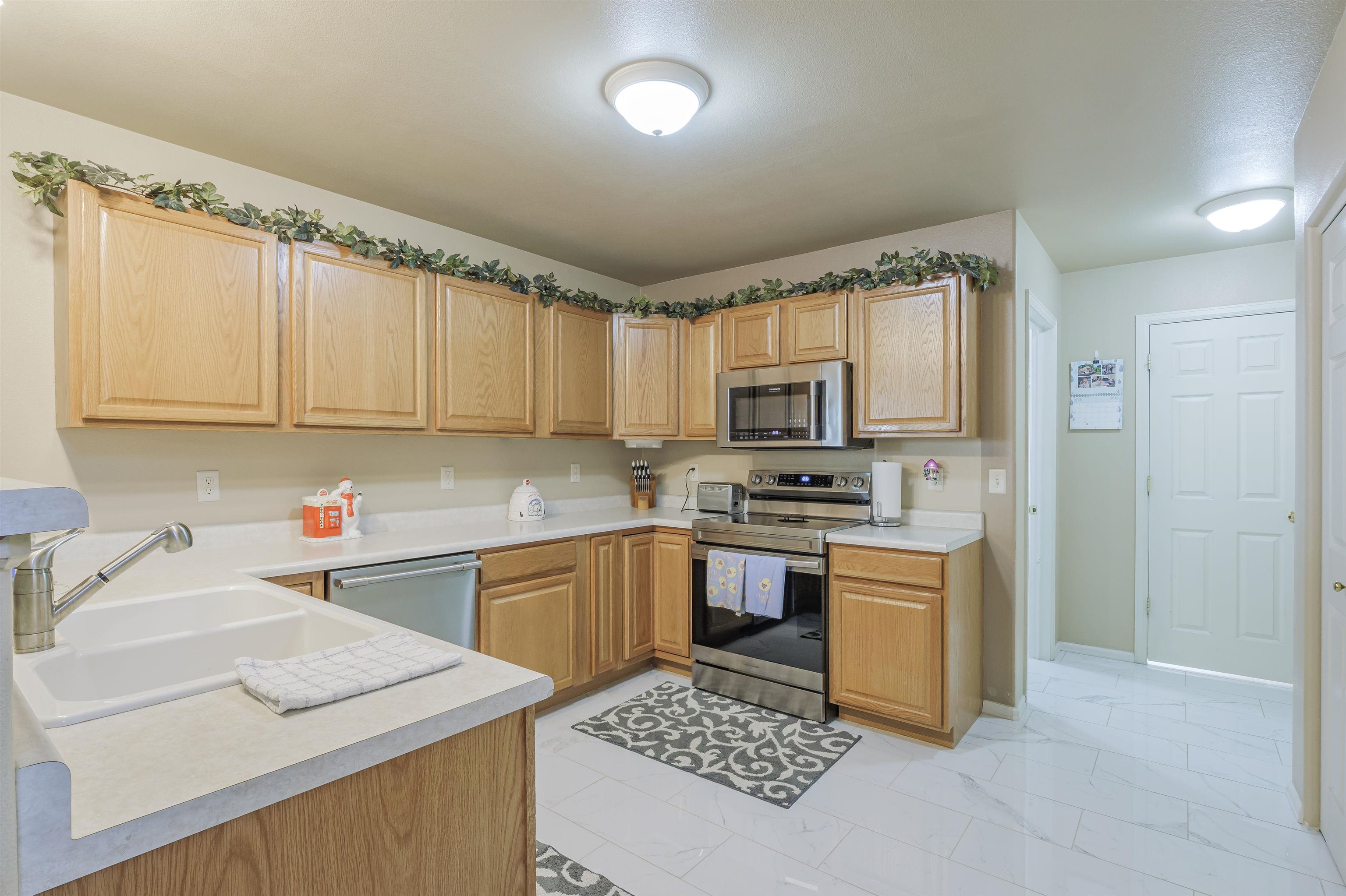 386 1/2 Skyler Street Property Photo 11