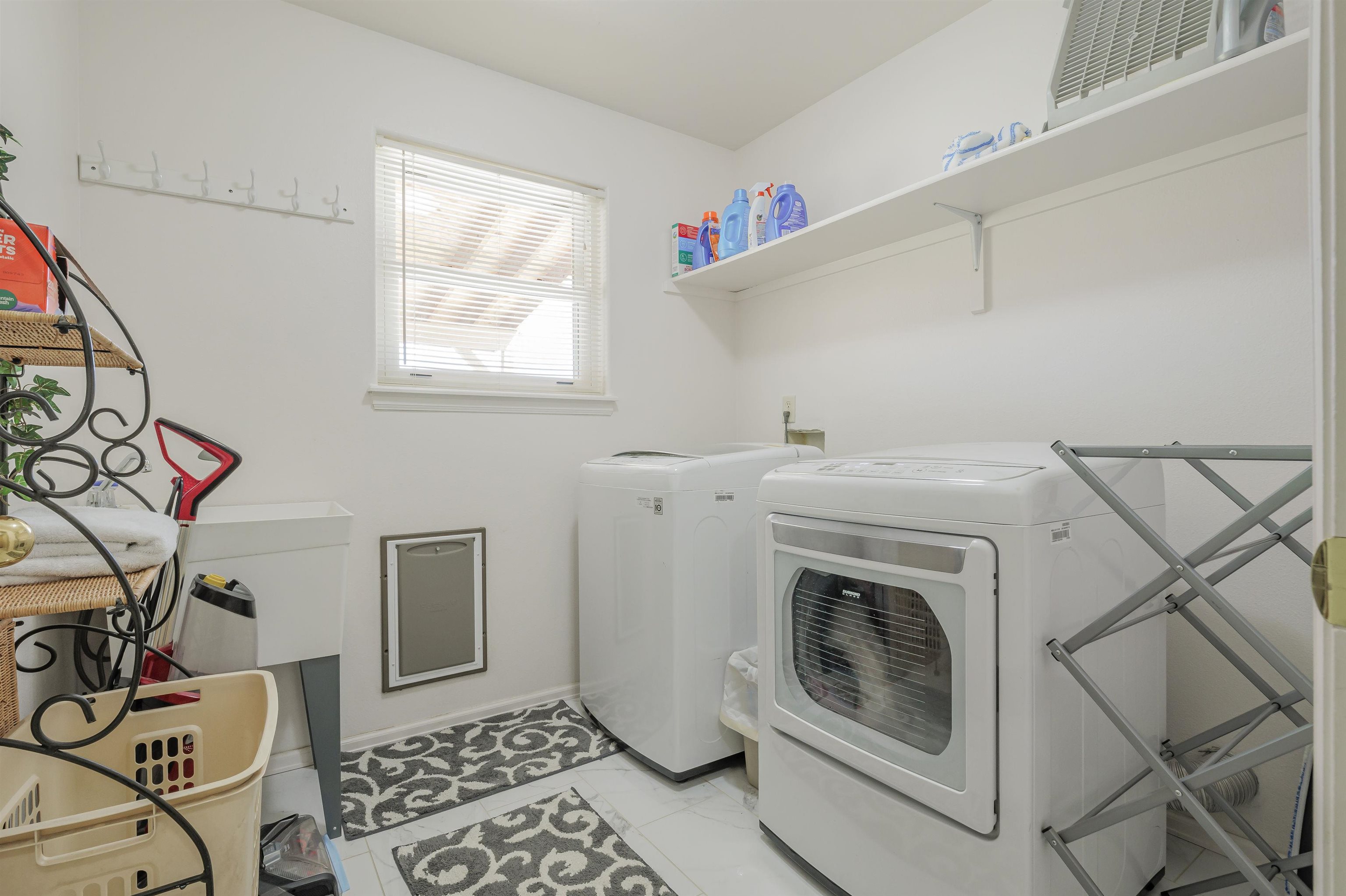 386 1/2 Skyler Street Property Photo 14