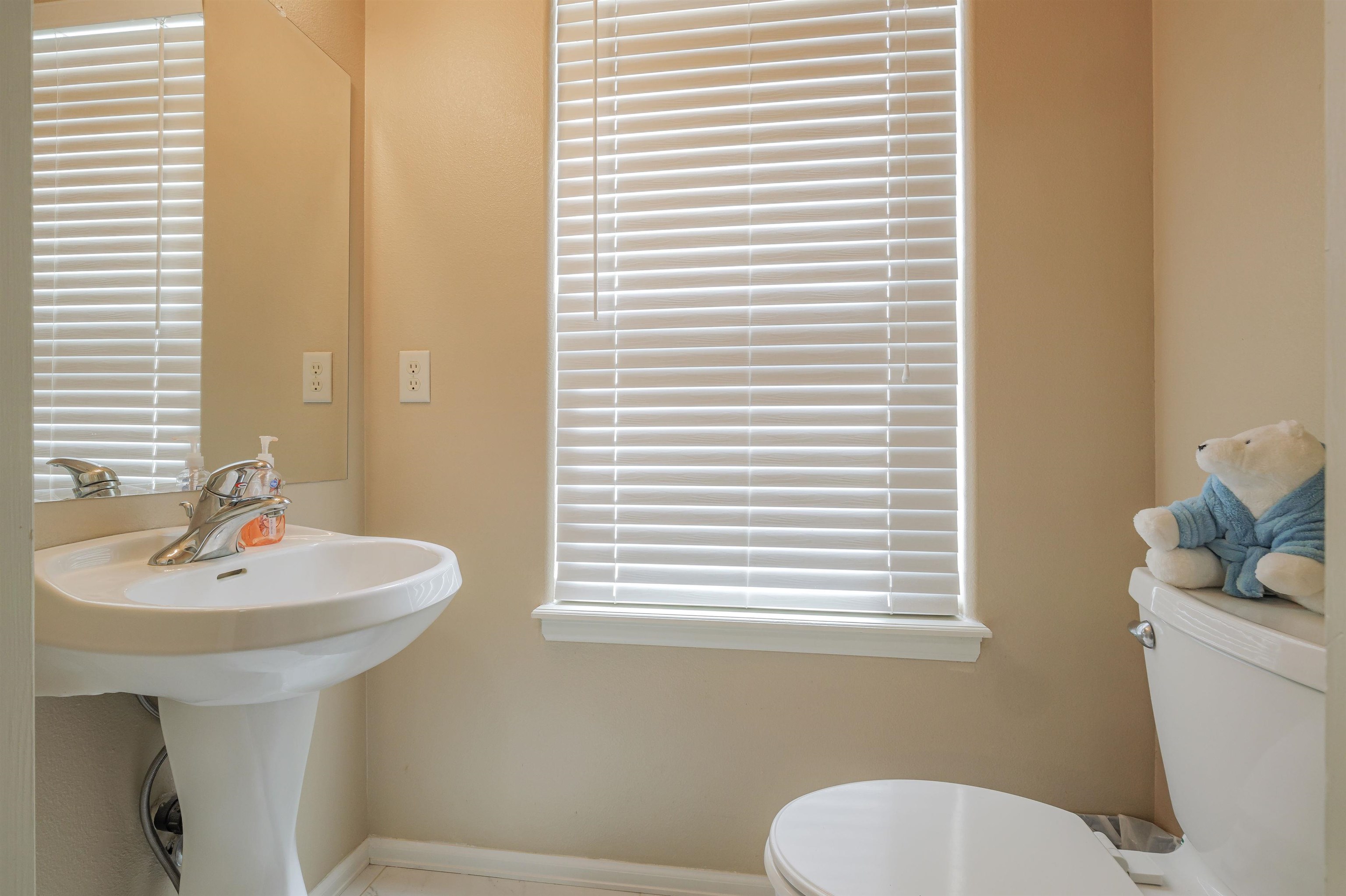 386 1/2 Skyler Street Property Photo 15