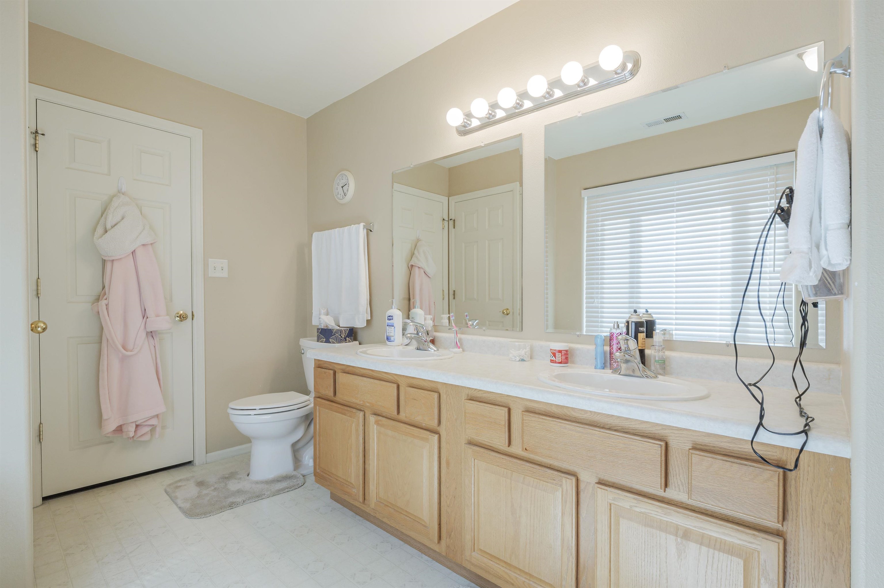 386 1/2 Skyler Street Property Photo 22