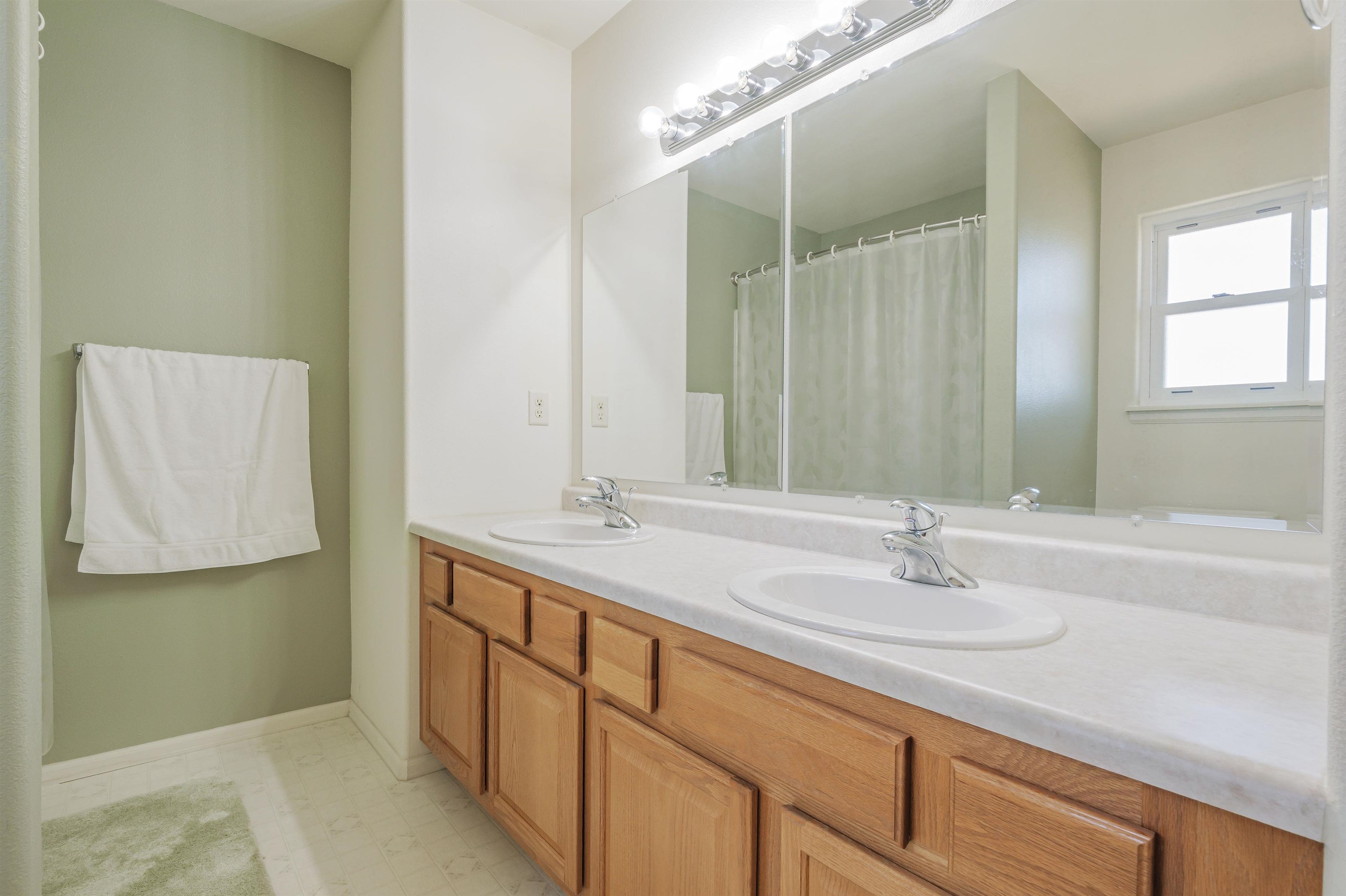 386 1/2 Skyler Street Property Photo 31