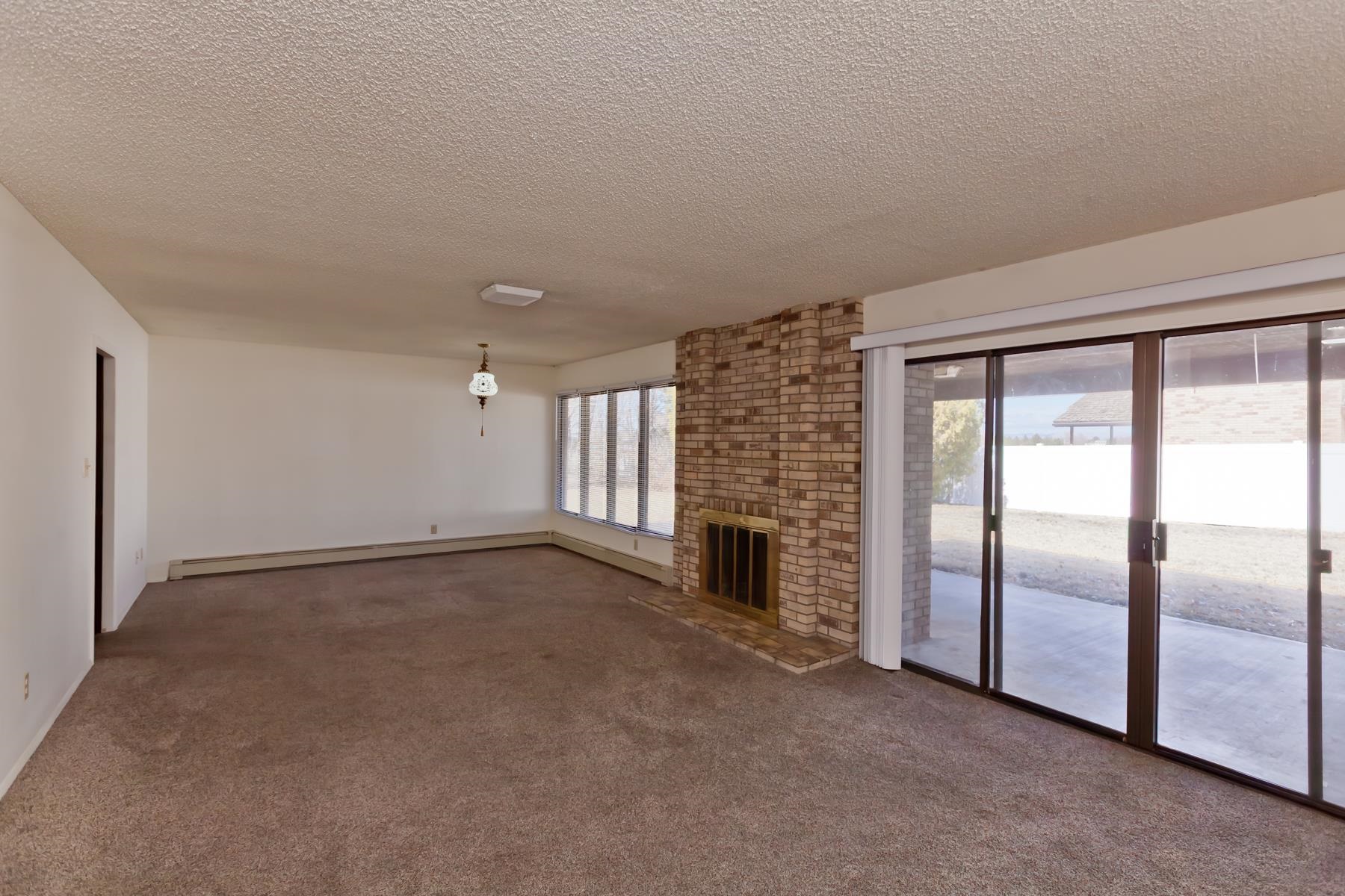 2717 N 8th Court Property Photo 6