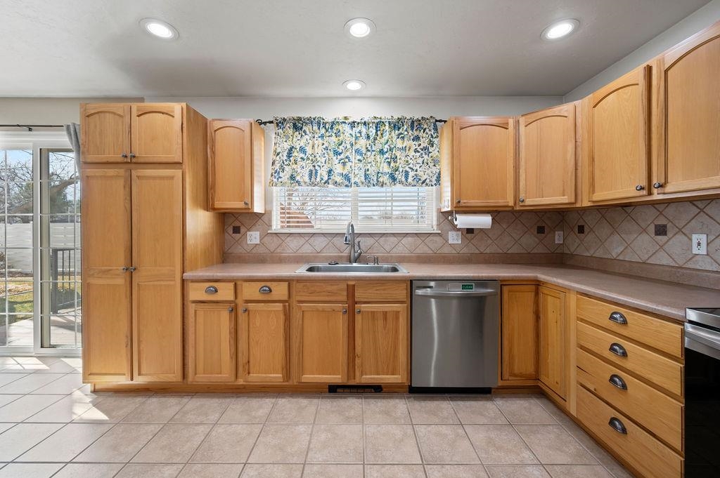 3138 1/2 F 1/2 Road Property Photo 13