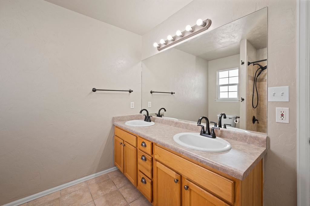 3138 1/2 F 1/2 Road Property Photo 16