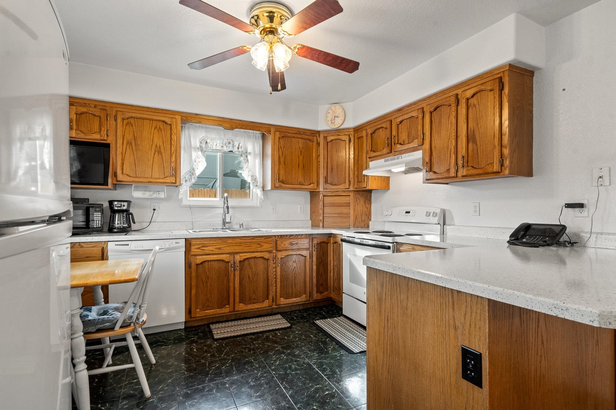 3052 Camelot Place Property Photo 11