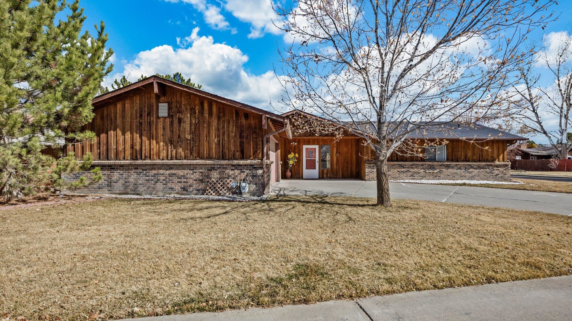 4010 Applewood Street Property Photo 2