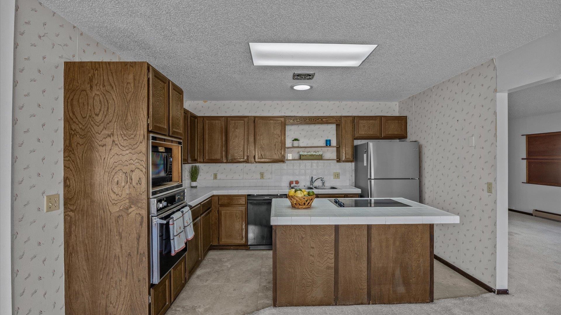 4010 Applewood Street Property Photo 9