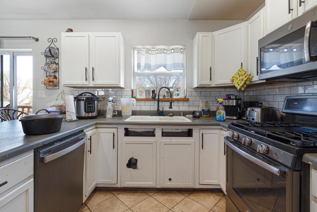 2312 Meadow Circle Property Photo 6