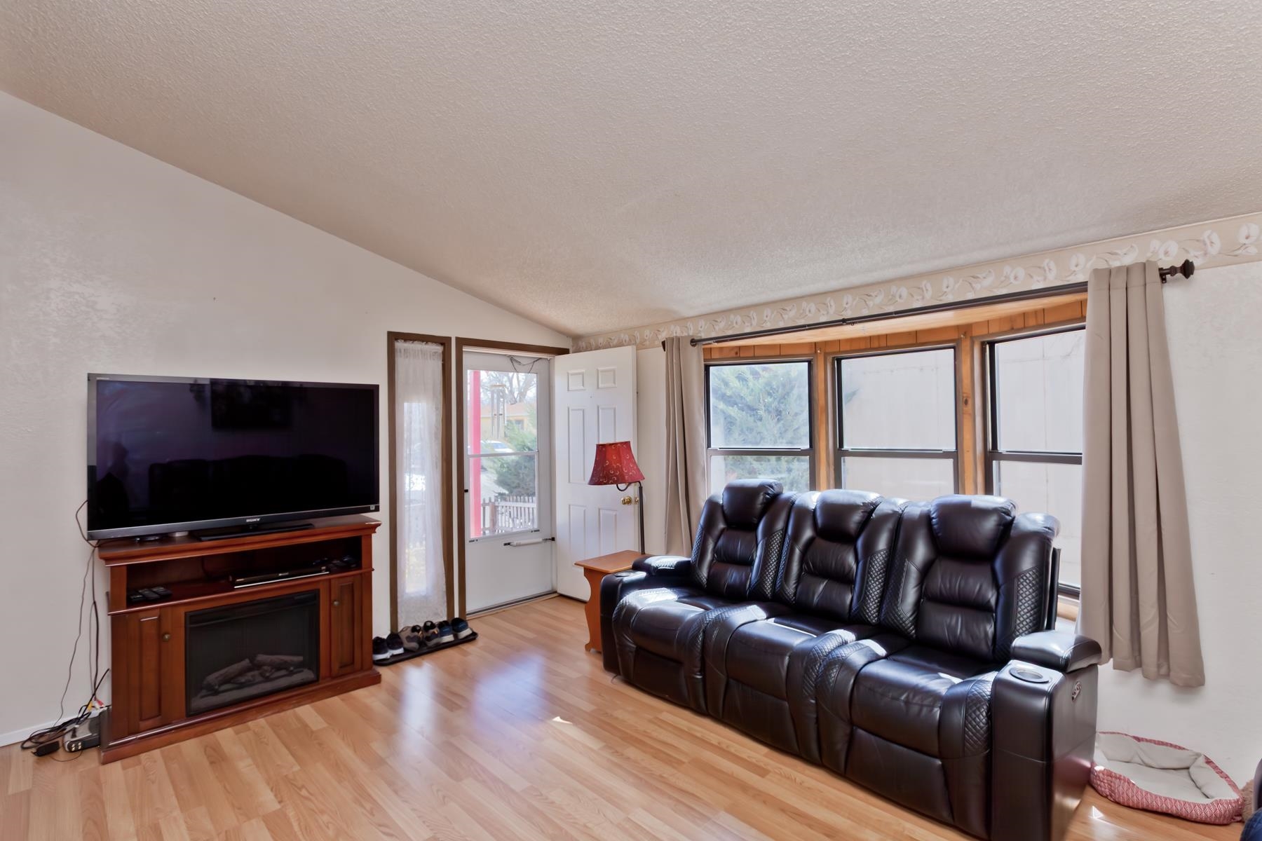416 Meadowvale Way Property Photo 4