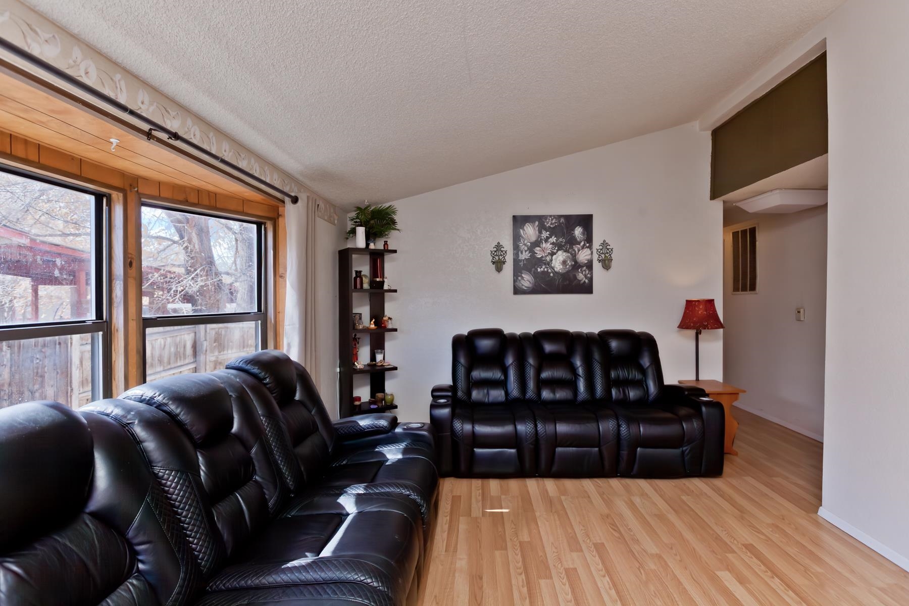 416 Meadowvale Way Property Photo 6