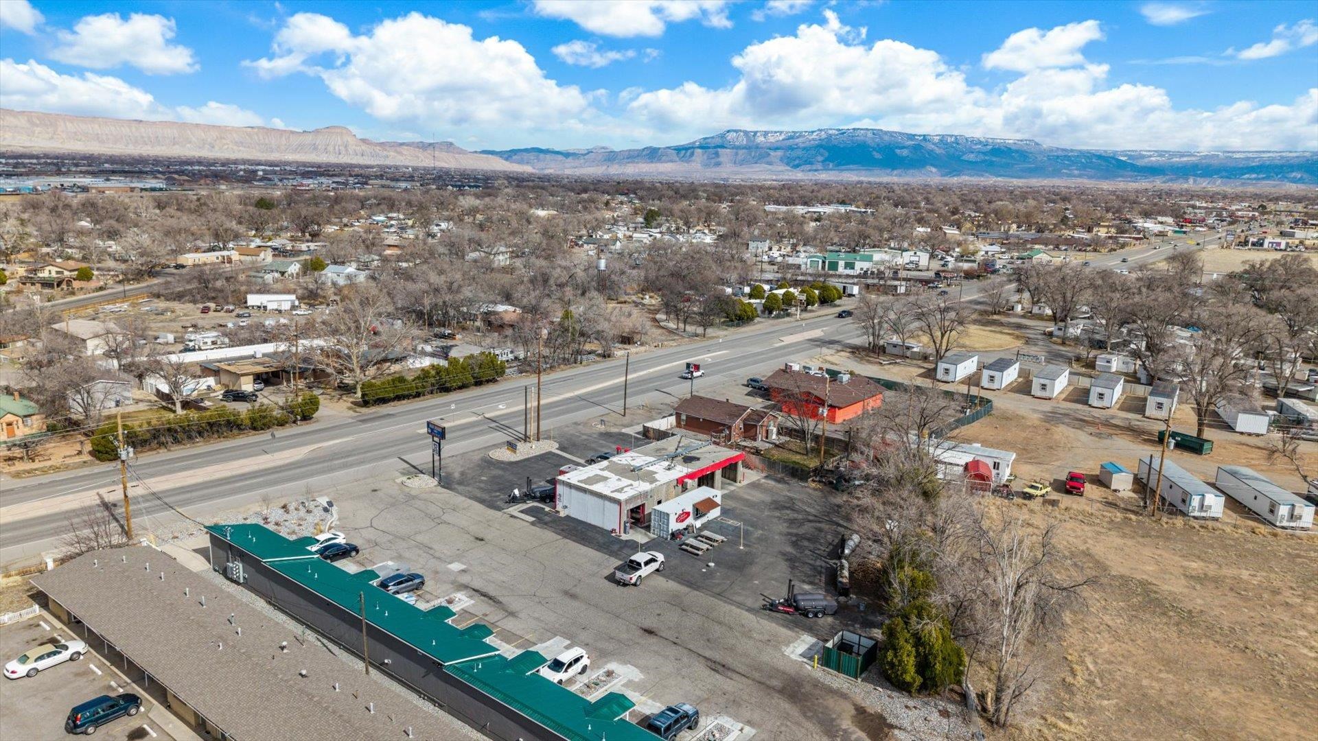 555 1/2 S Highway 50 Property Photo 4