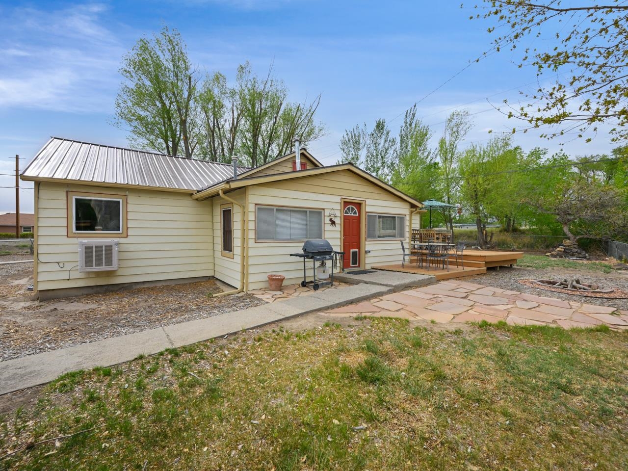 660 33 Road Property Photo 2