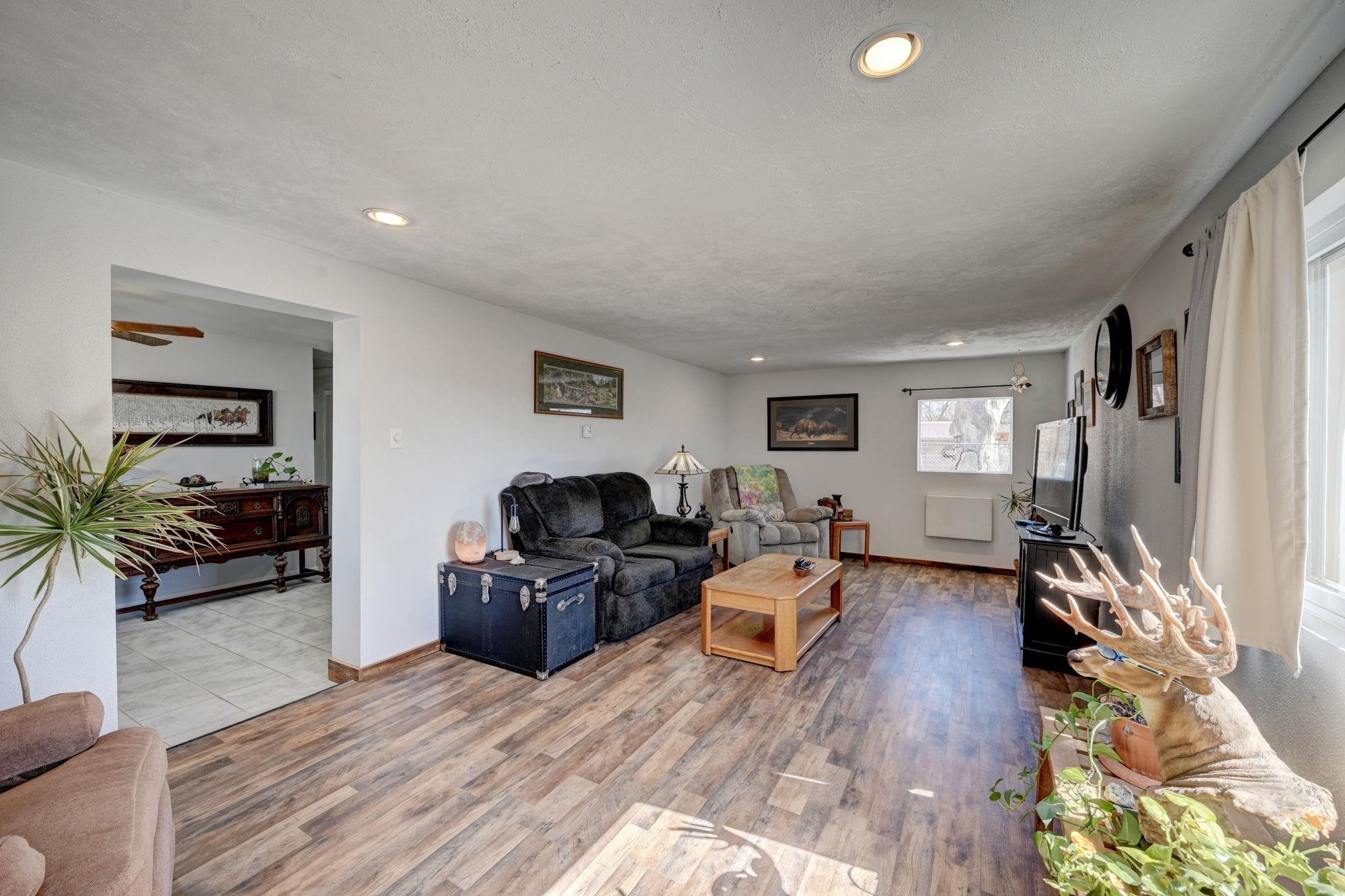 660 33 Road Property Photo 4