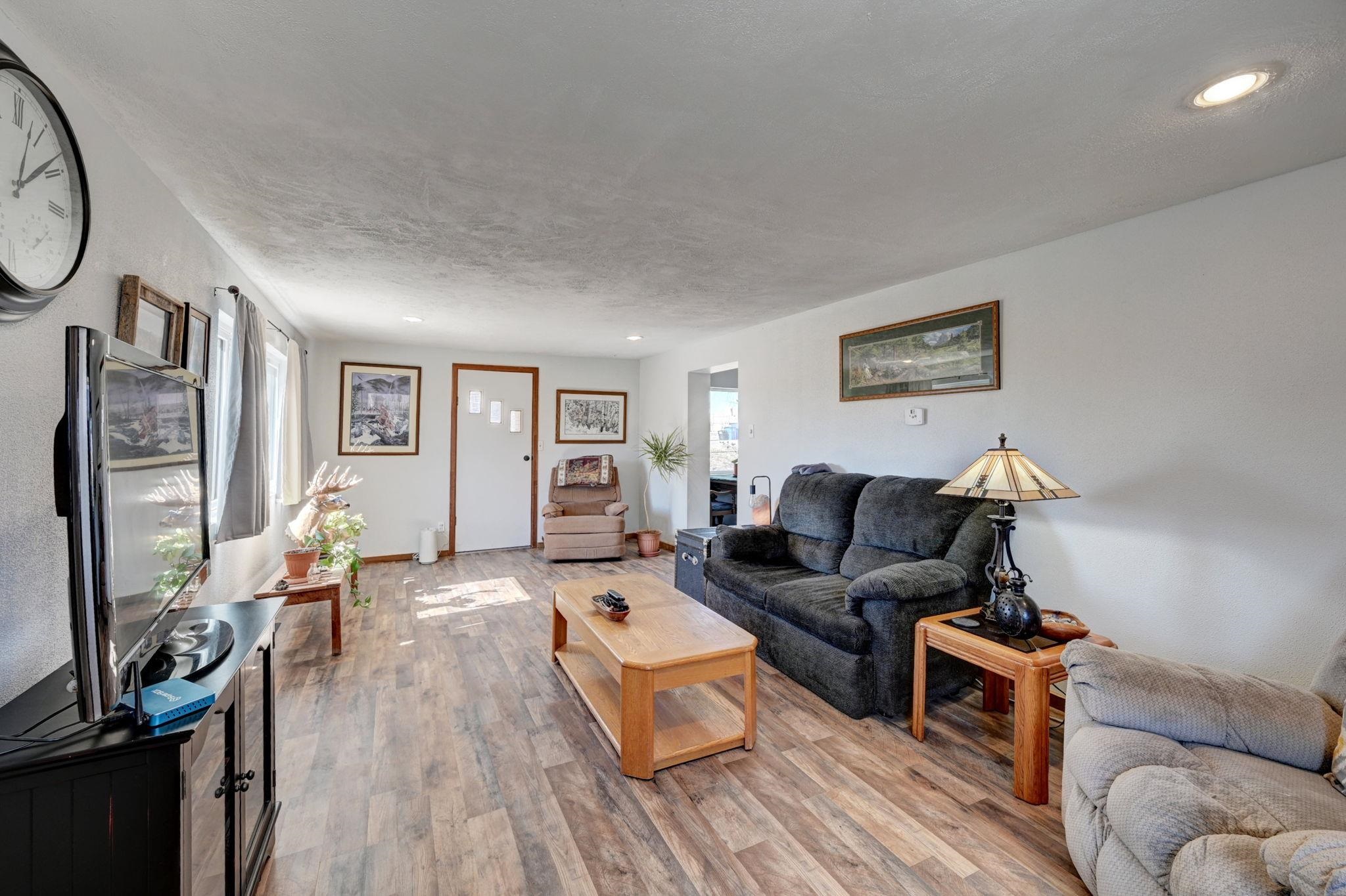 660 33 Road Property Photo 5