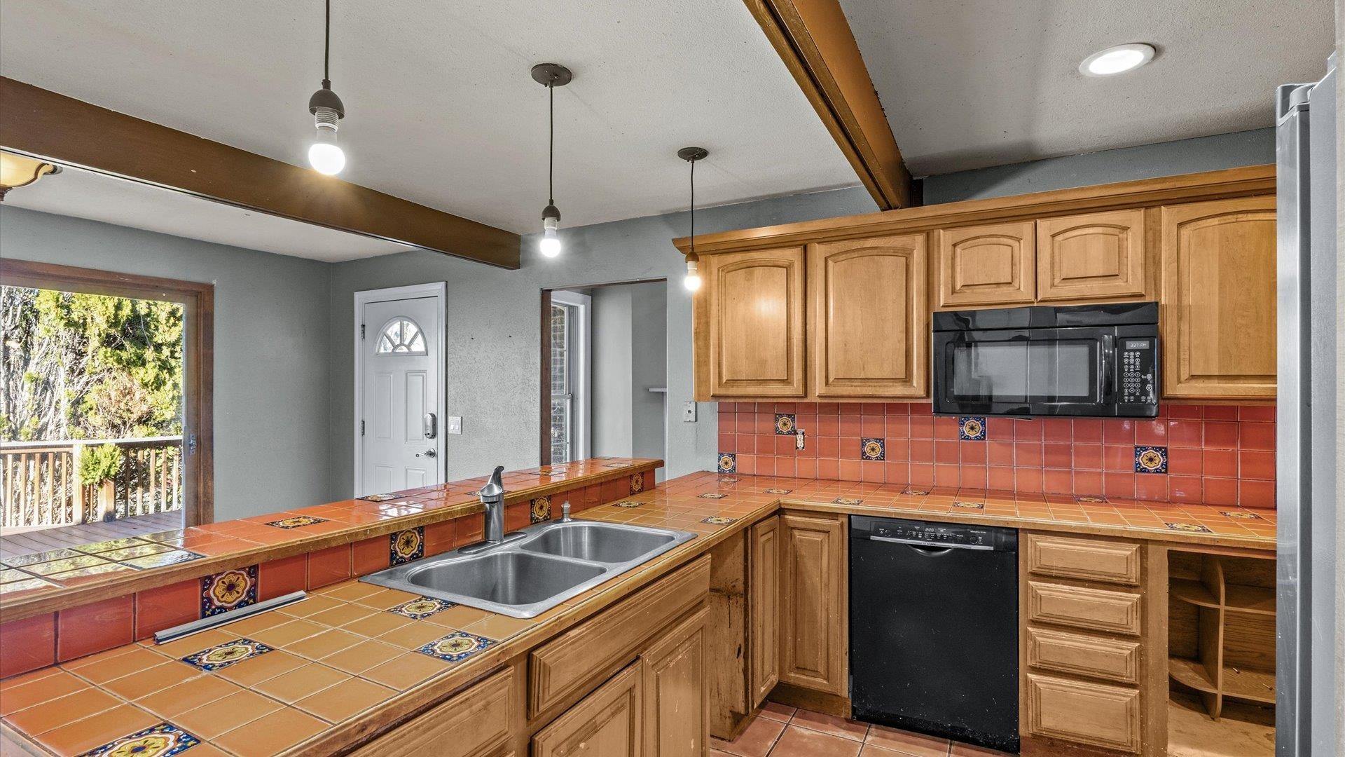 2292 Pawnee Drive Property Photo 4