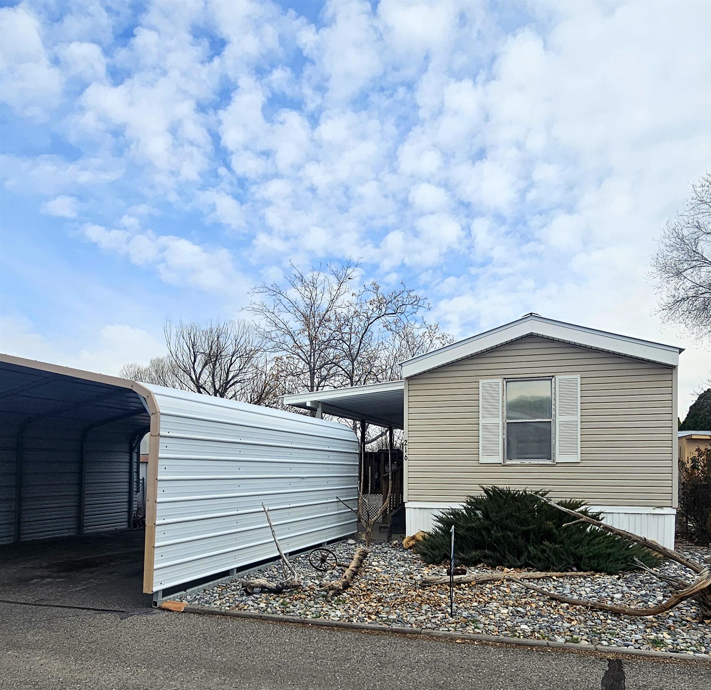 585 25 1/2 Road Property Photo 1