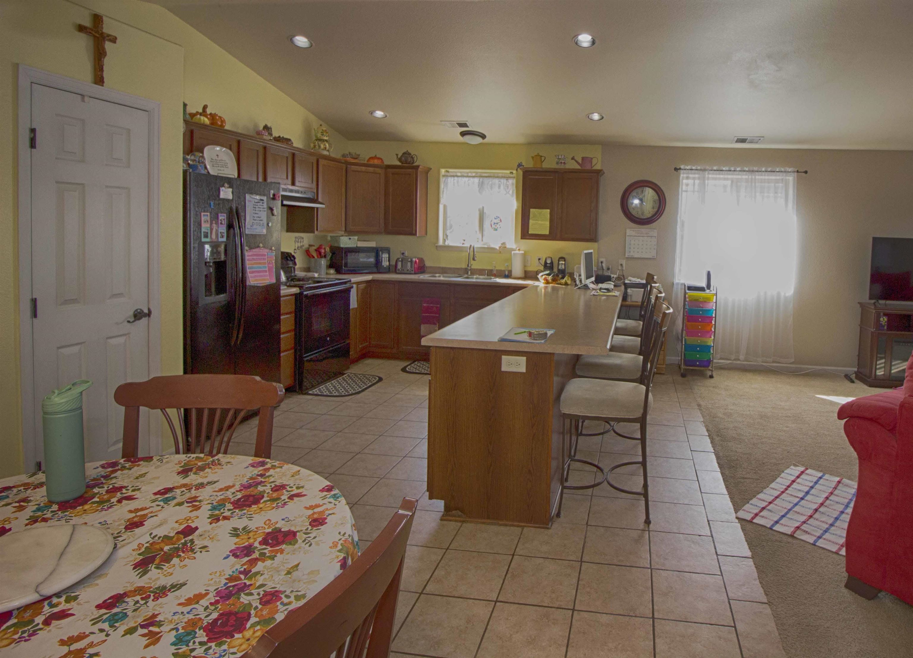 556 Acacia Avenue Property Photo 5
