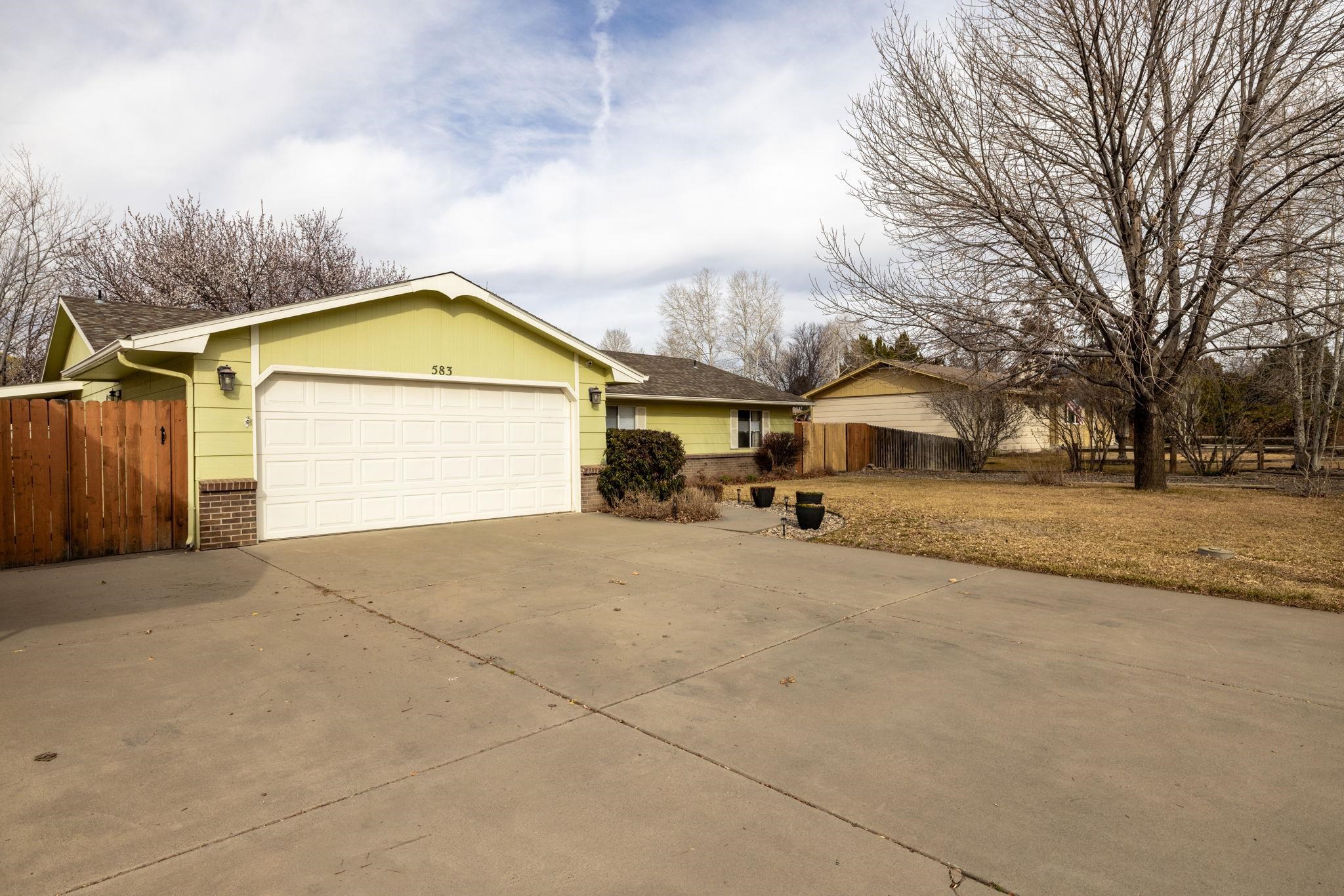 583 Starlight Drive Property Photo 2