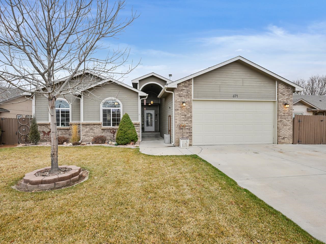 671 Silverplume Drive Property Photo 1