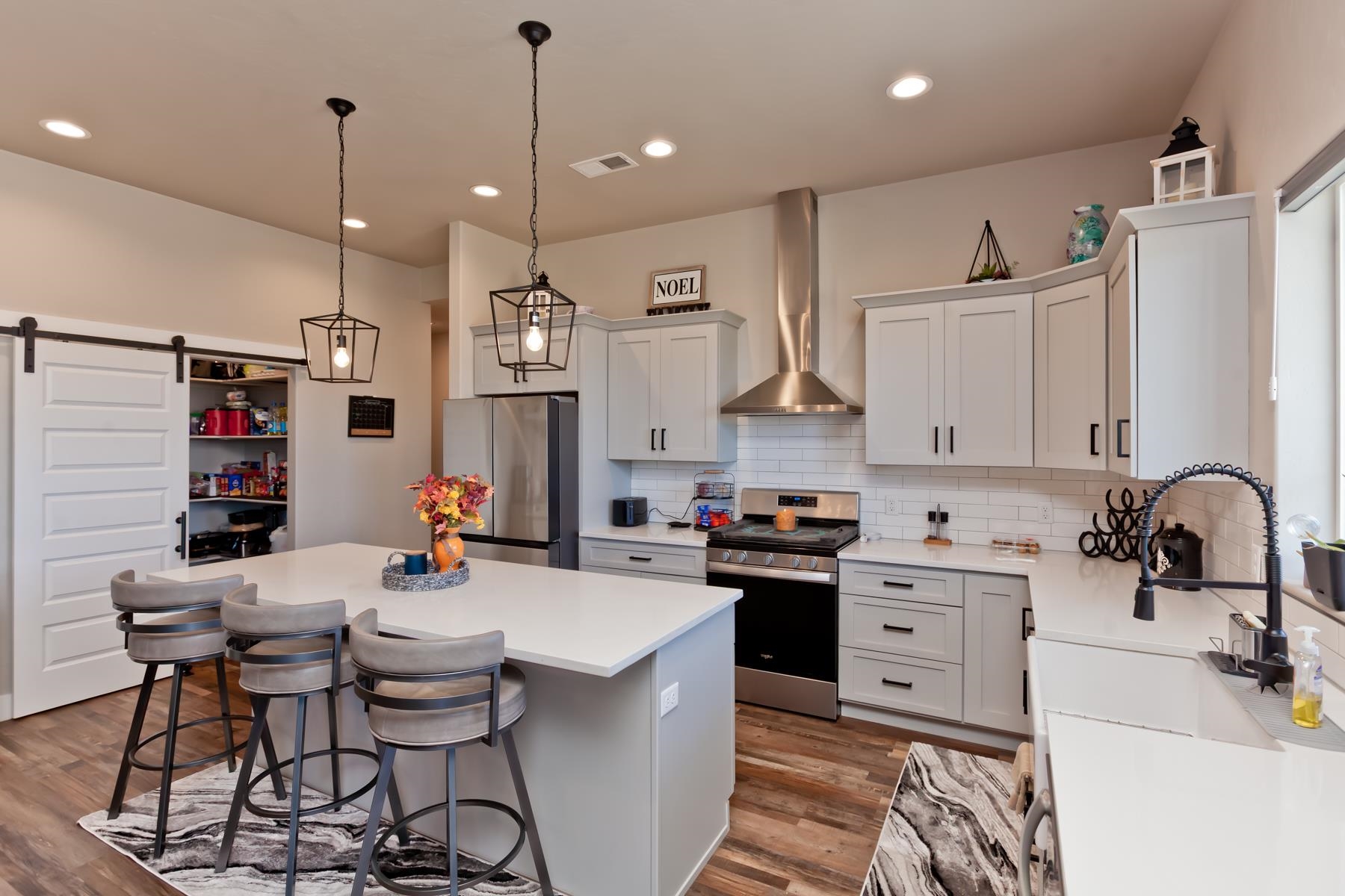 777 Snaffle Bit Street Property Photo 7