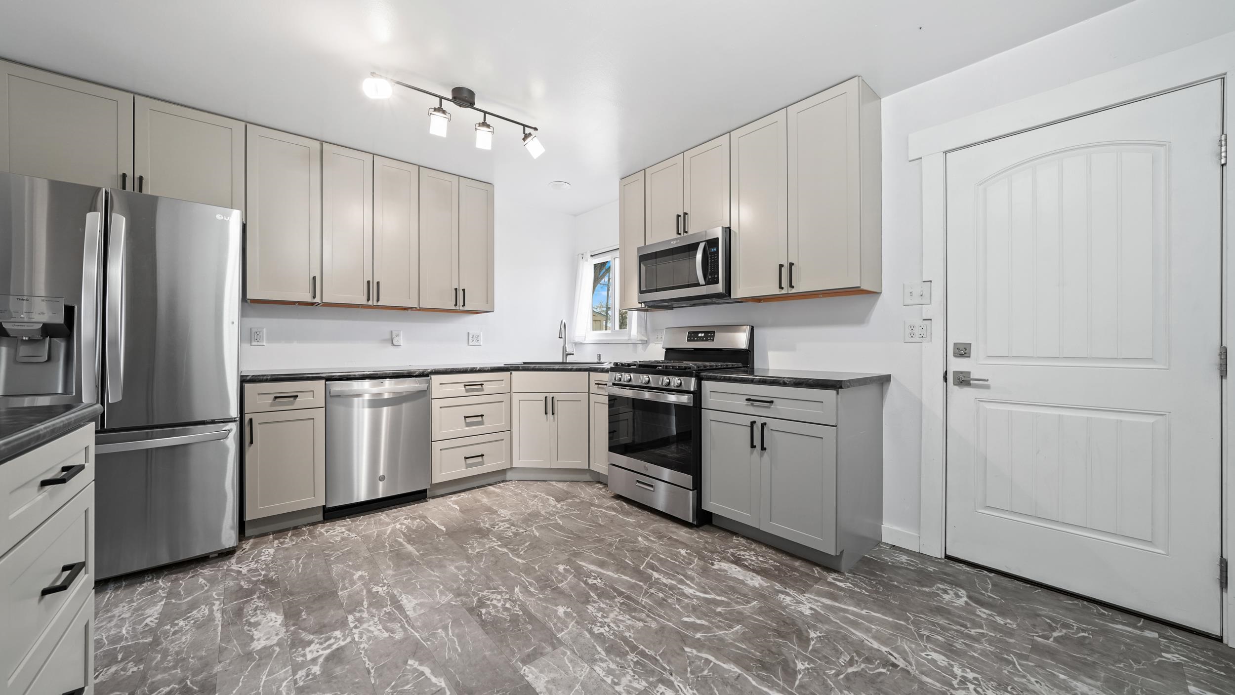2521 Texas Avenue Property Photo 8