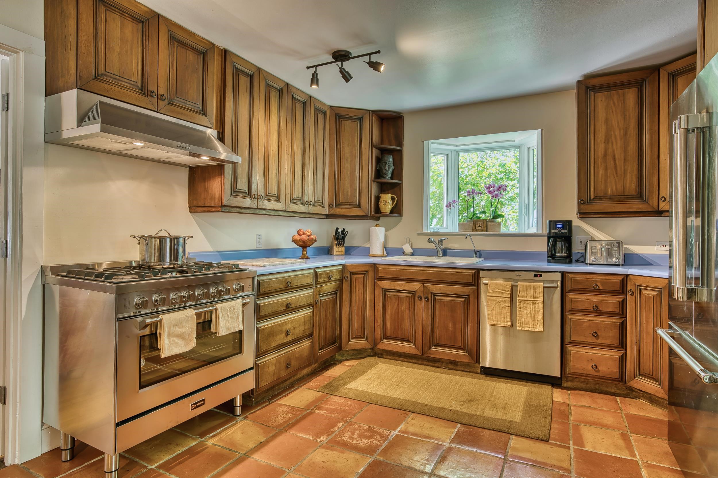 27190 Highway 6 Property Photo 4