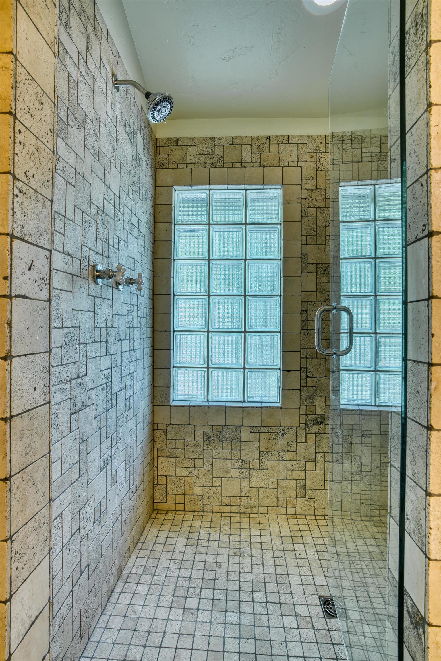 27190 Highway 6 Property Photo 9