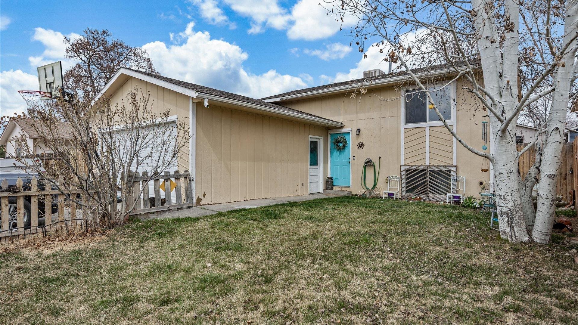 2778 1/2 W Hartford Court Property Photo 1