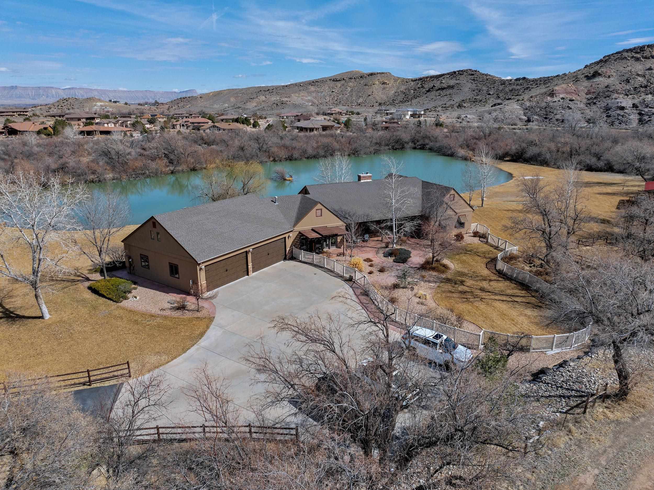 2111 Desert Hills Road Property Photo