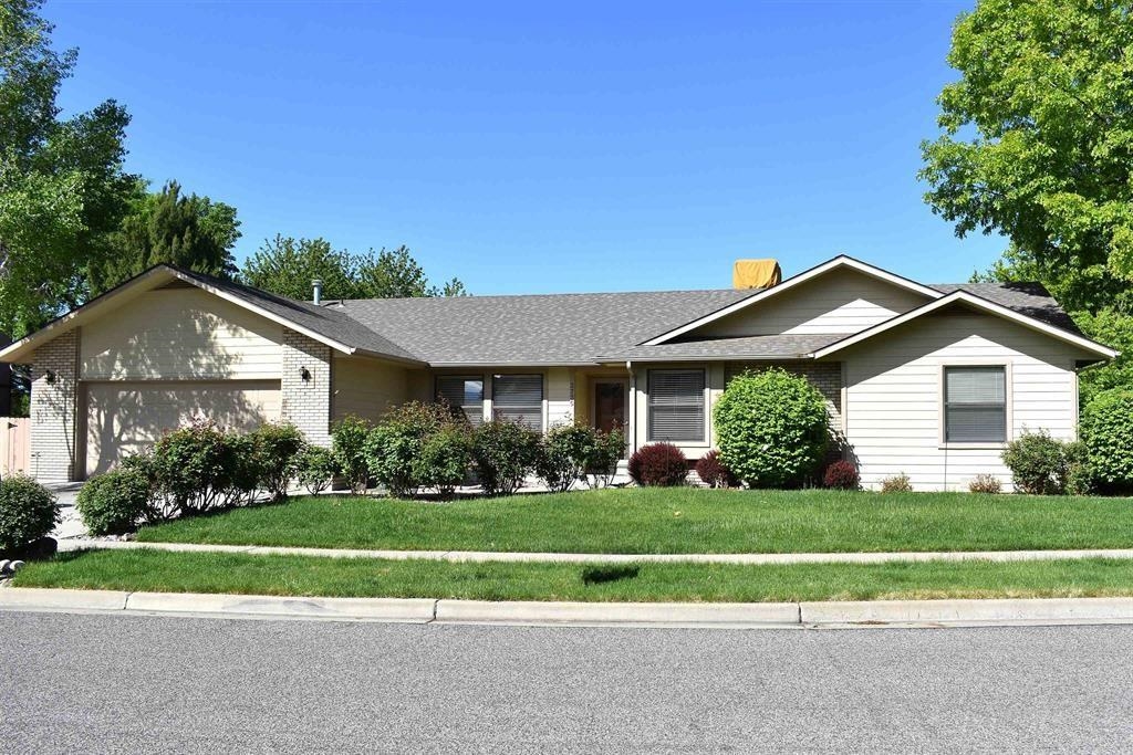 3735 Applewood Street Property Photo