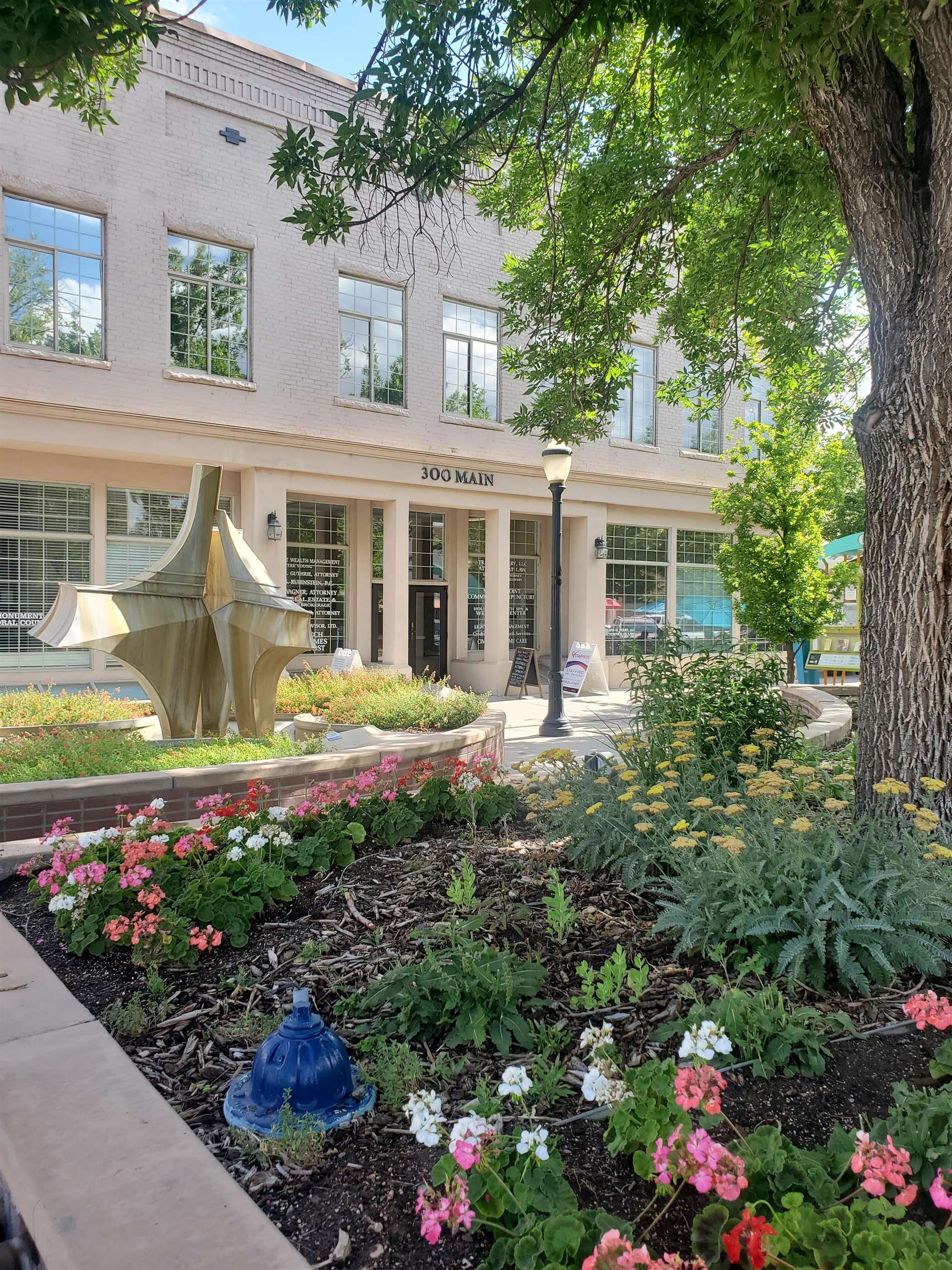 300 Main Street Property Photo